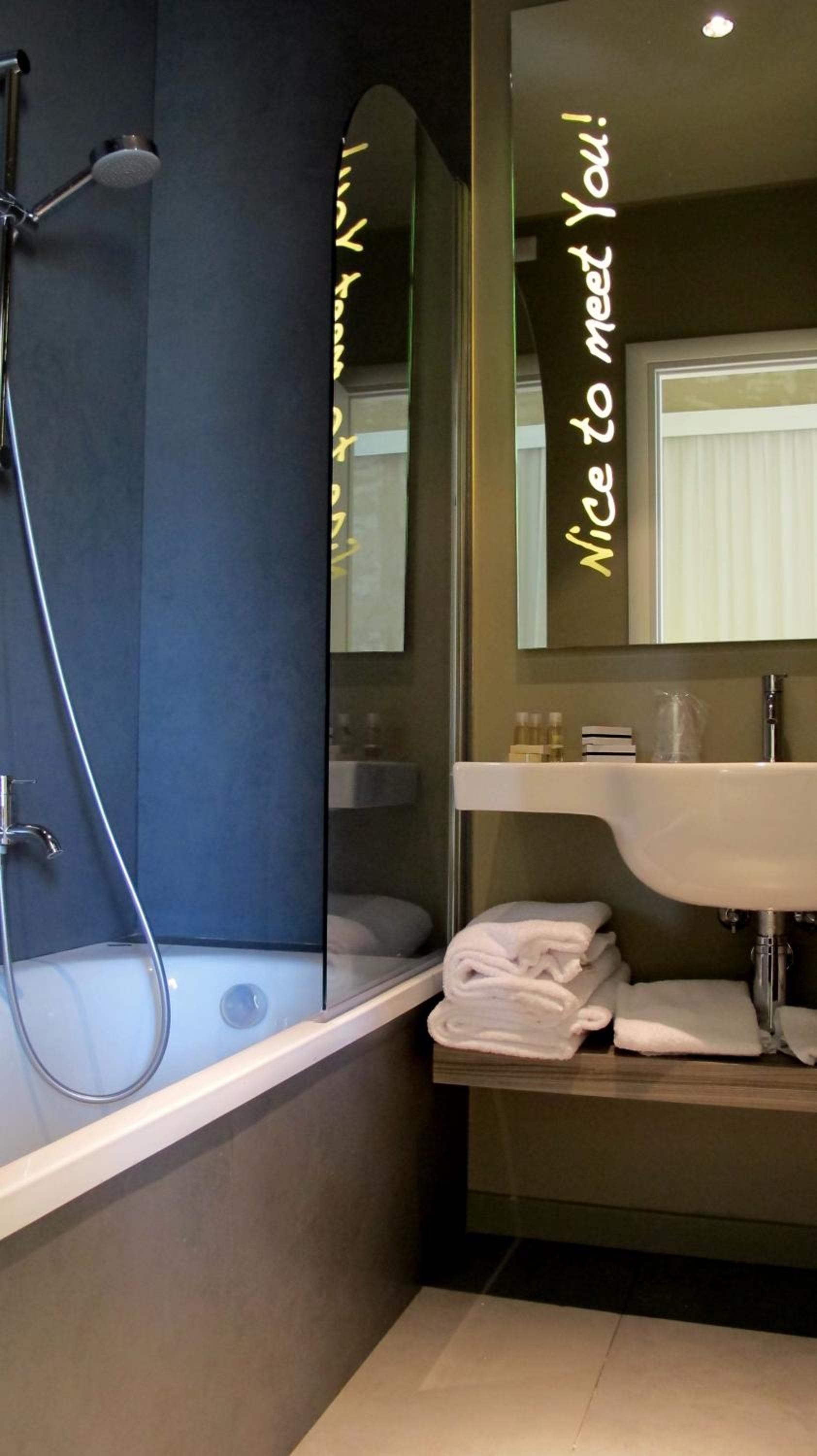 Double Room - Photo 9