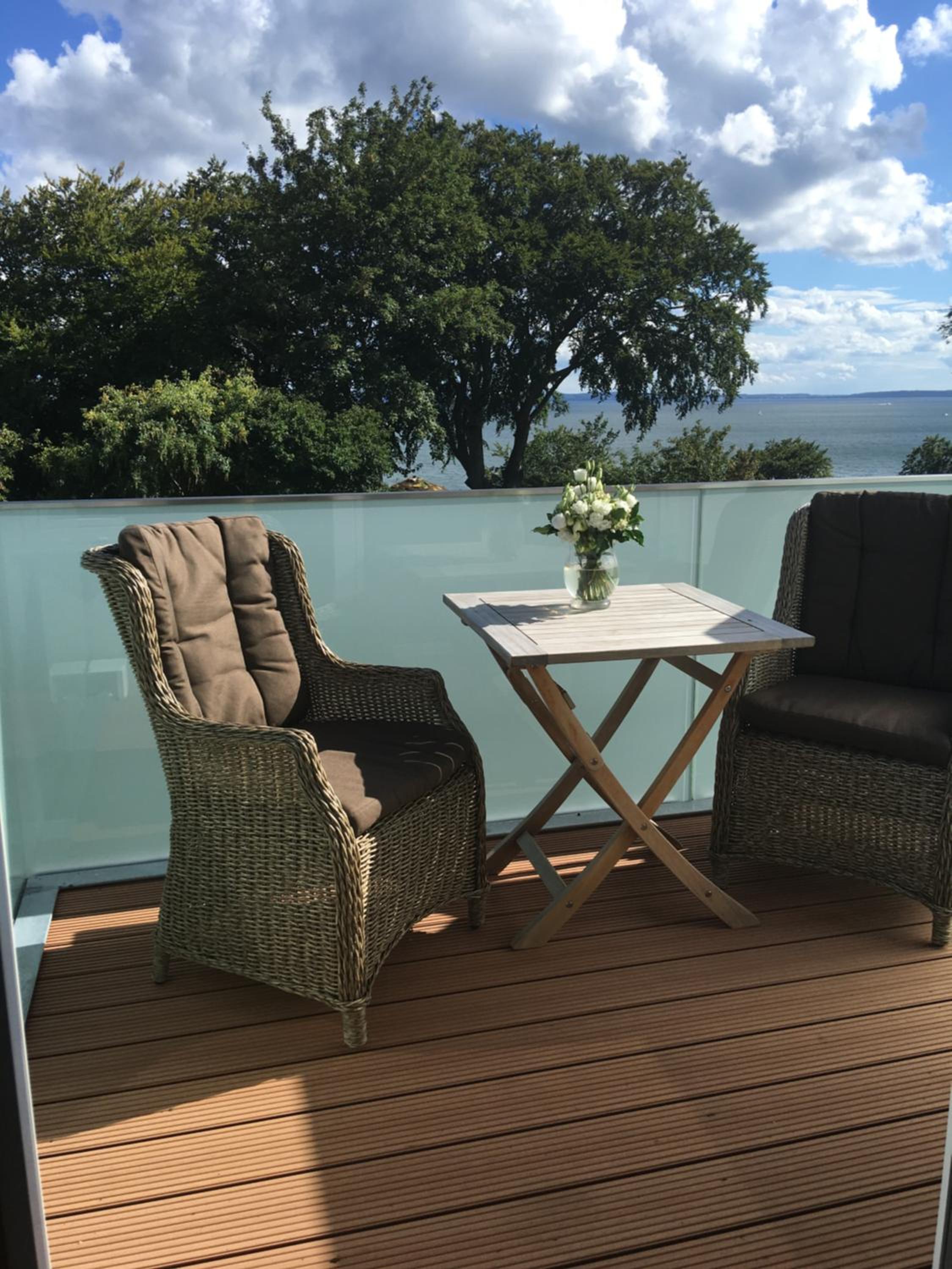 Apartment with Sea View and Balcony photo 2