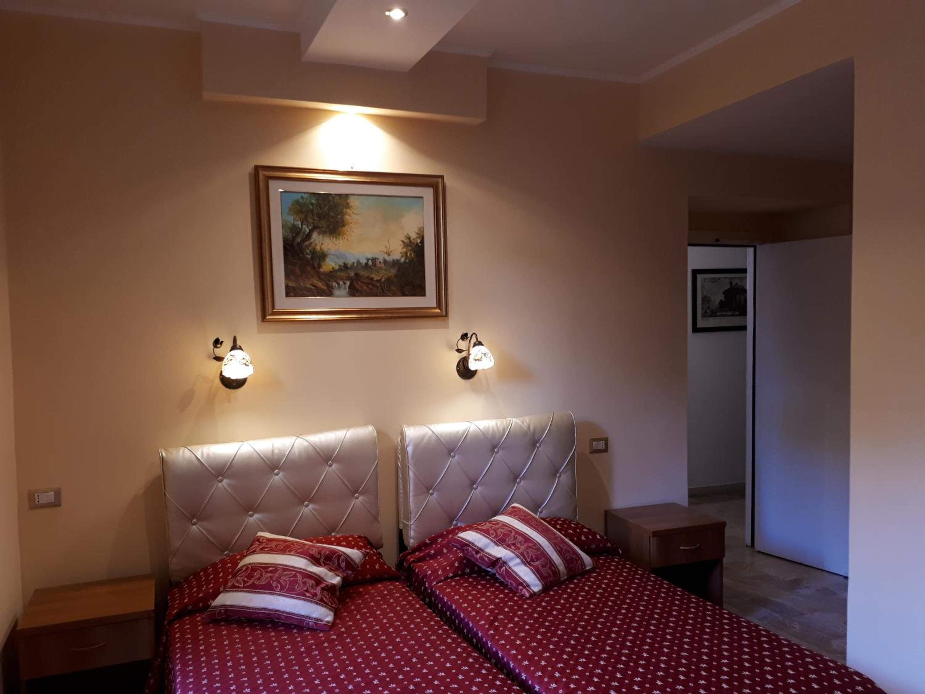 Economy Twin Room photo 3