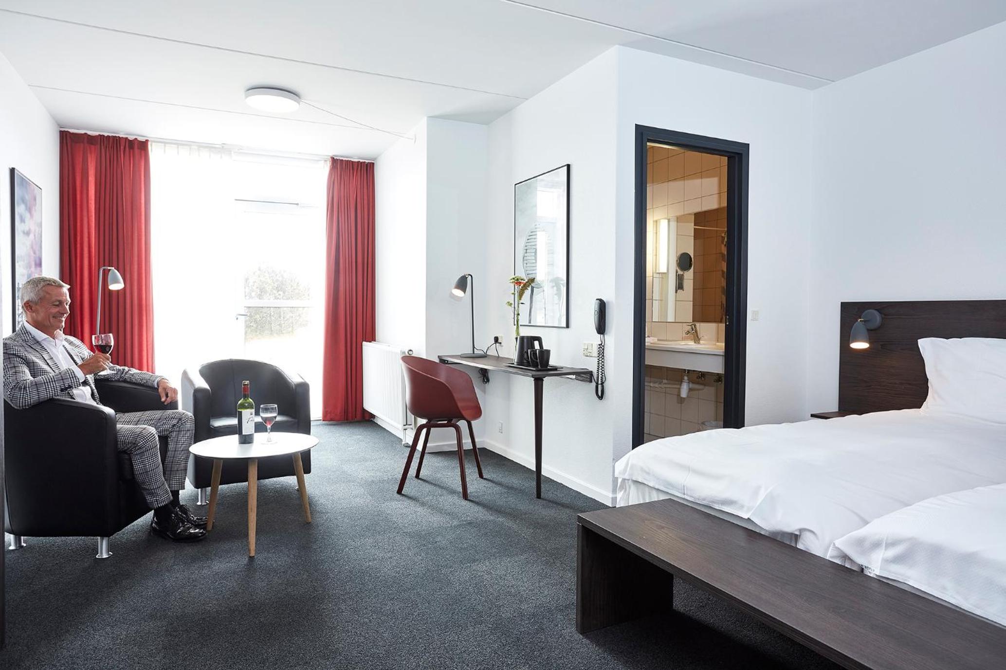 Double Room with Private Terrace - Ground Floor photo 2