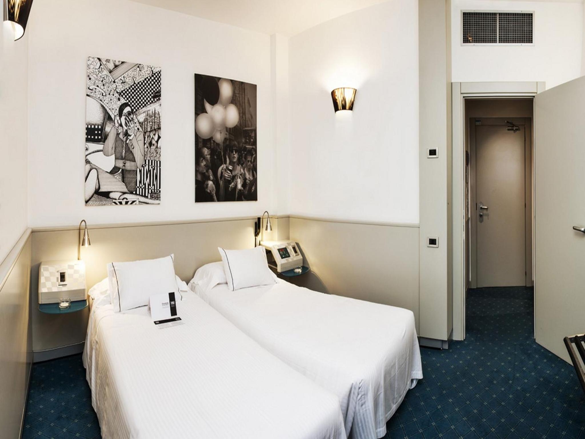 Twin Room - Photo 2