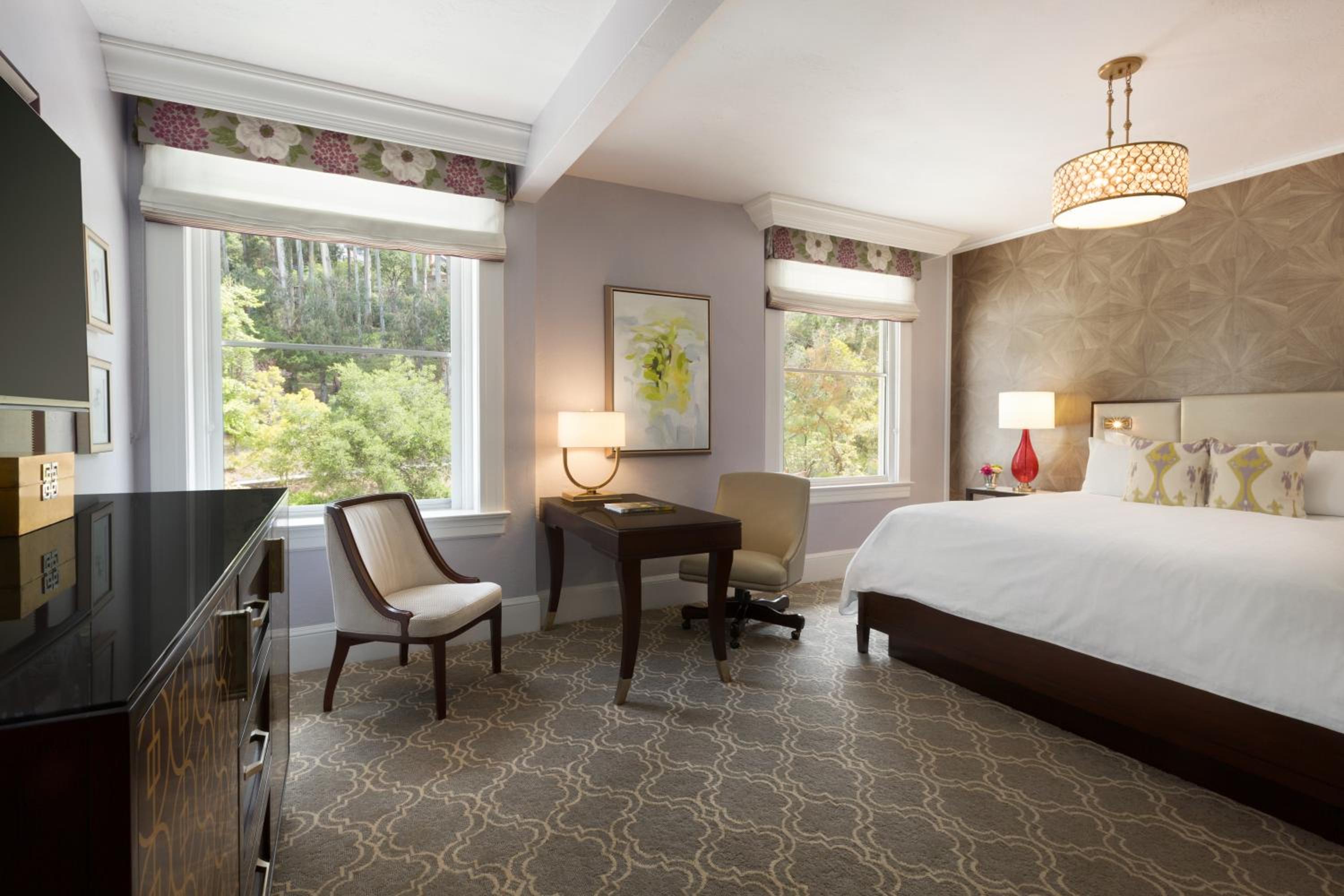 Deluxe King Room - Photo 4
