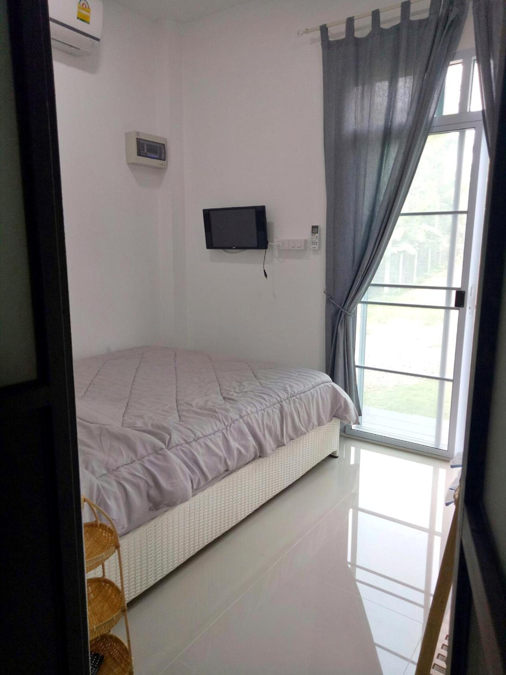 Two-Bedroom House - Photo 7