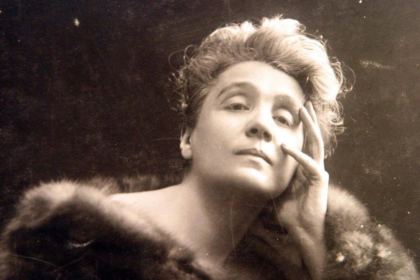 Deluxe Double Room with Extra Bed - Photo 11
