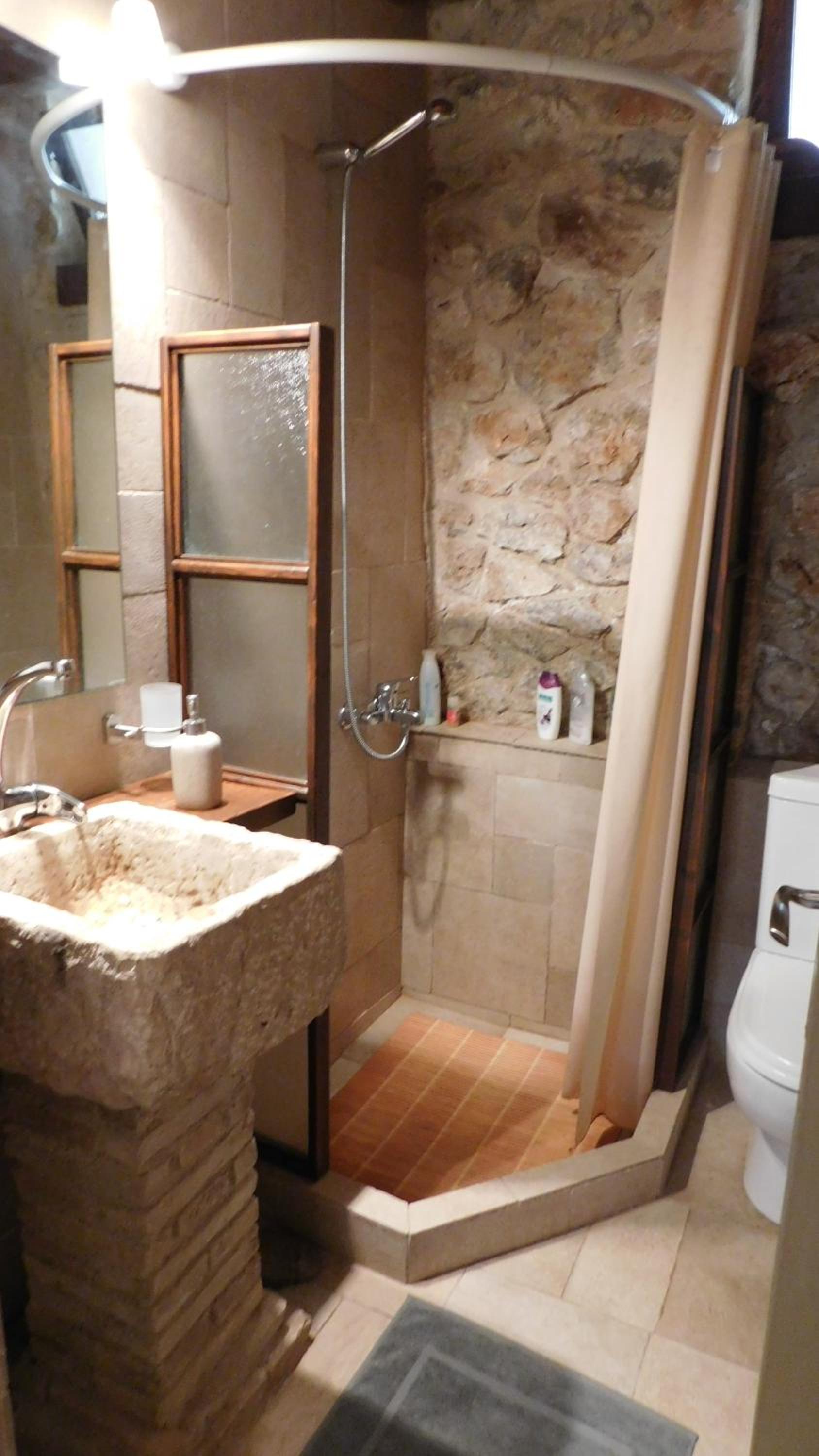 Three-Bedroom Townhouse - Photo 3