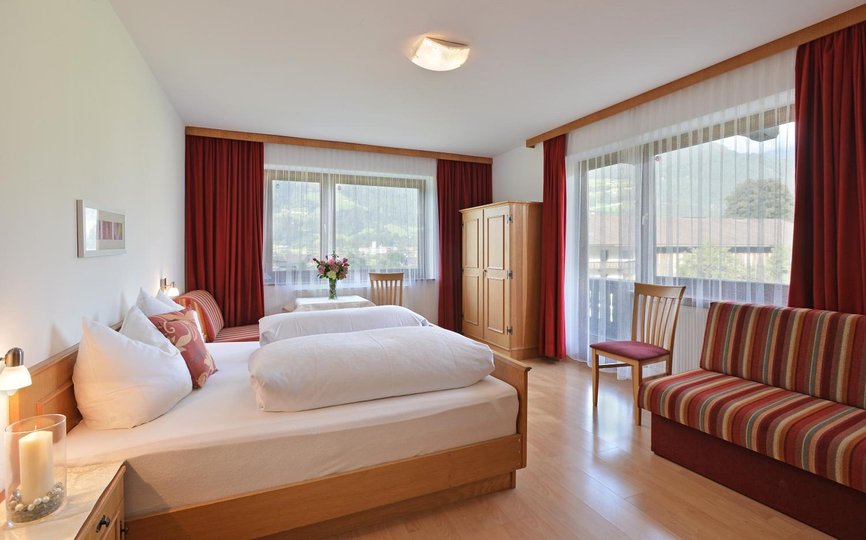 Double Room with Balcony (2 Adults + 1 Child) photo 3
