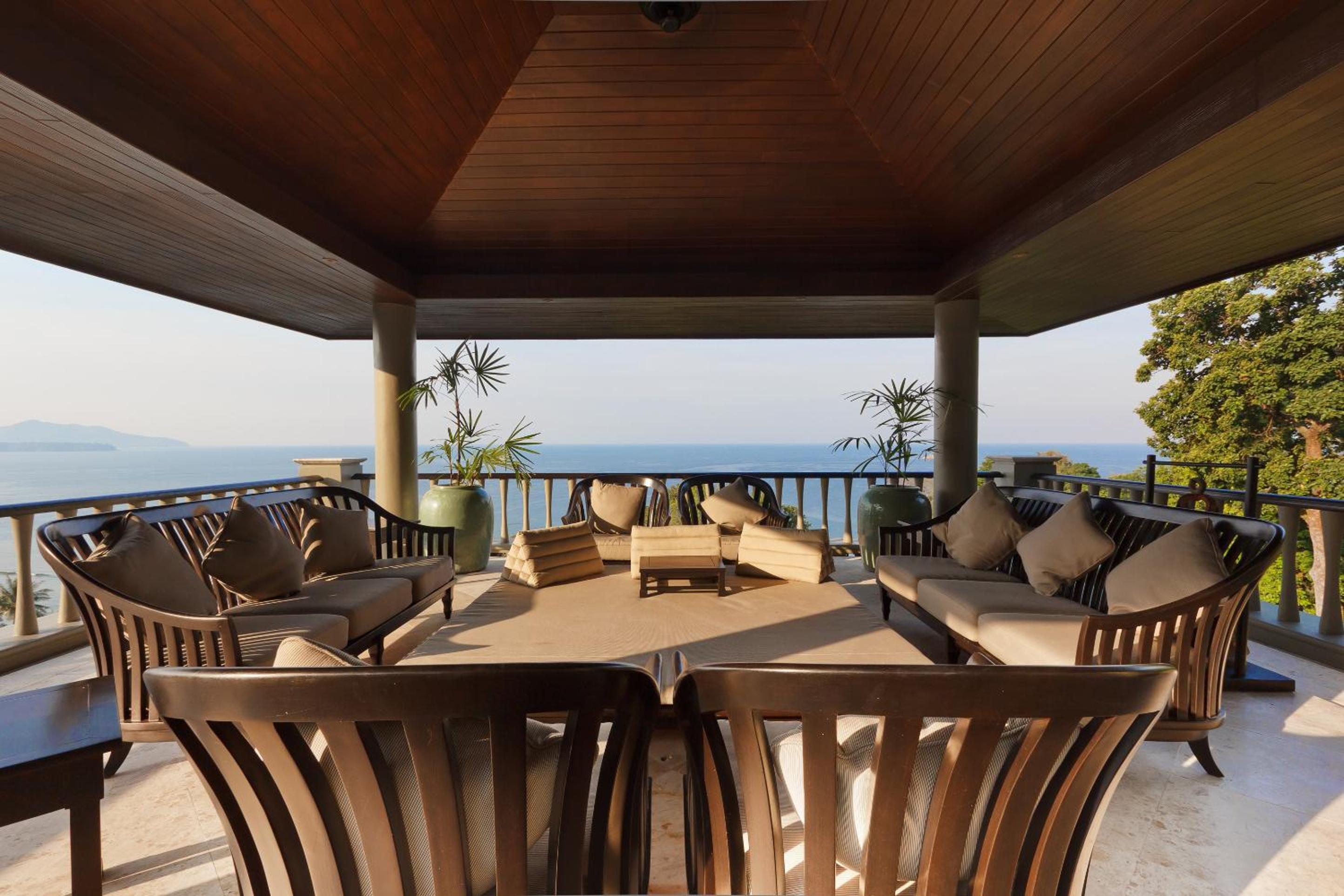 Six-Bedroom Ocean View Residence - Photo 9