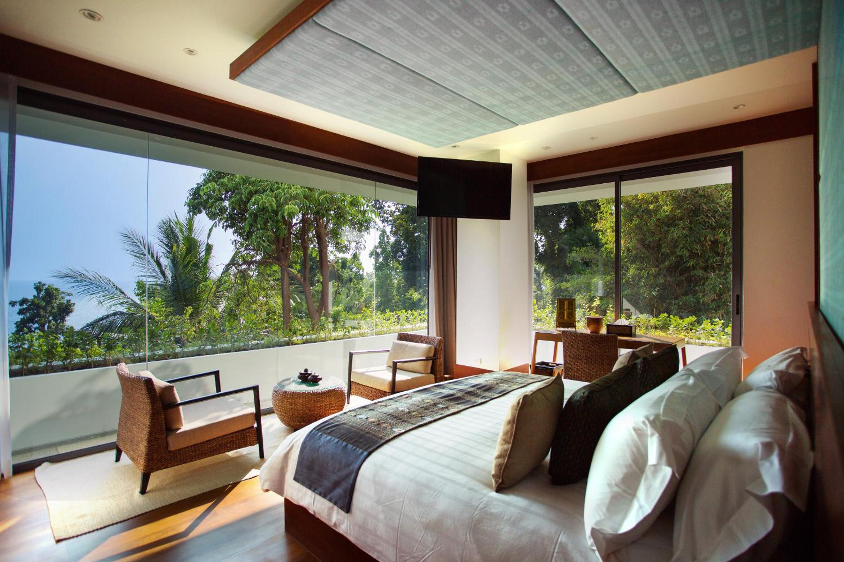Six-Bedroom Ocean View Residence - Photo 1