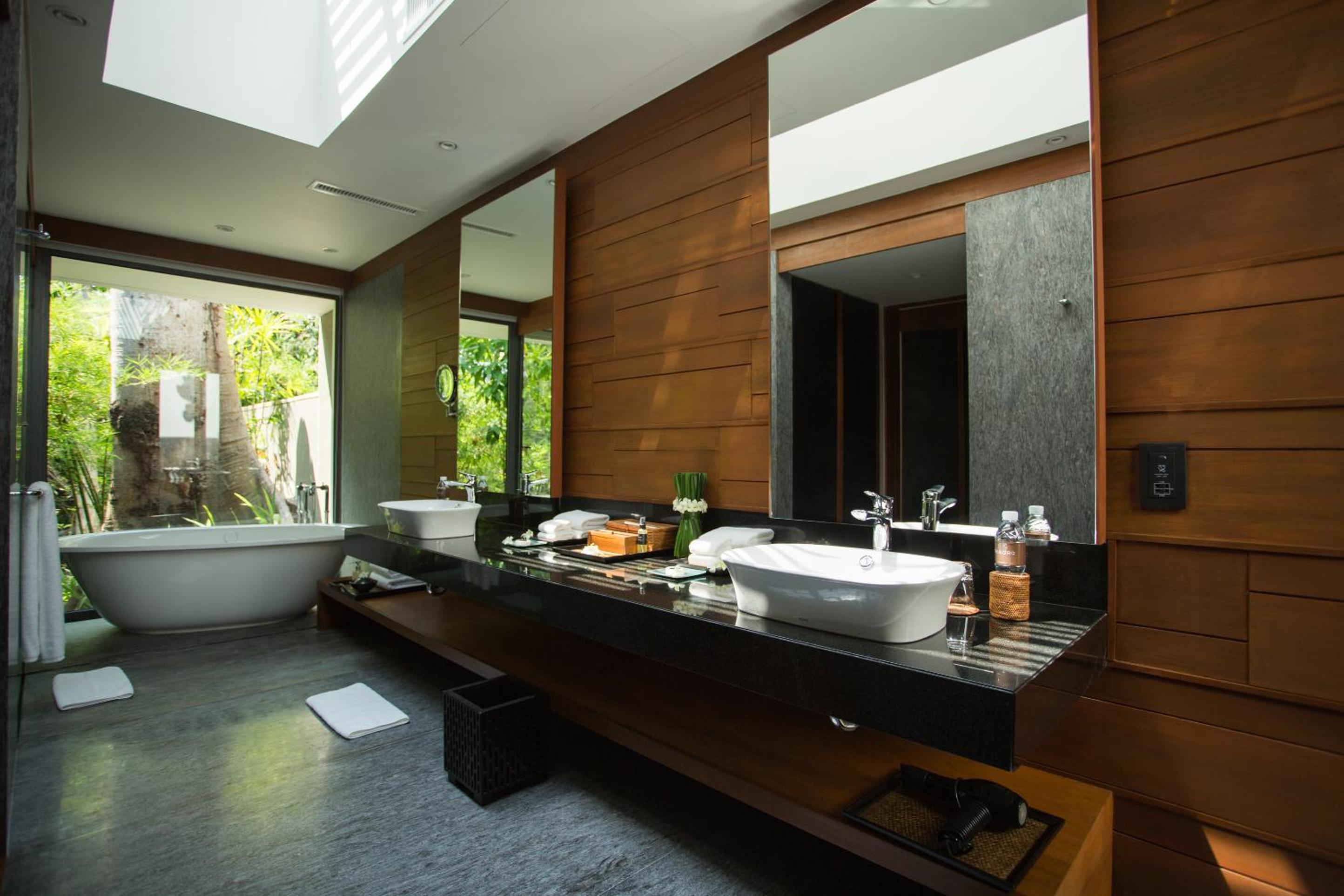 Six-Bedroom Ocean View Residence - Photo 7