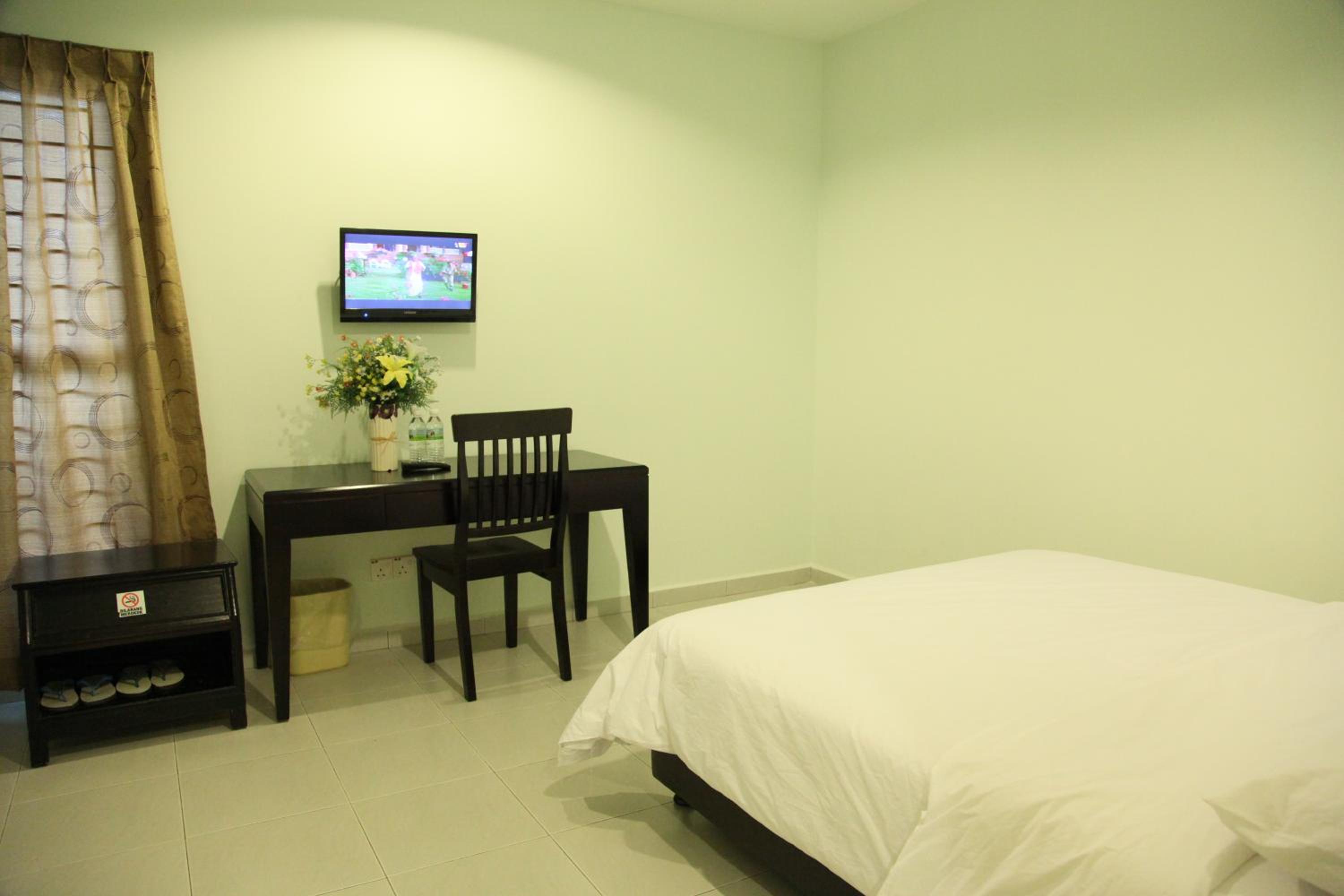 Deluxe Queen Room - Photo 1