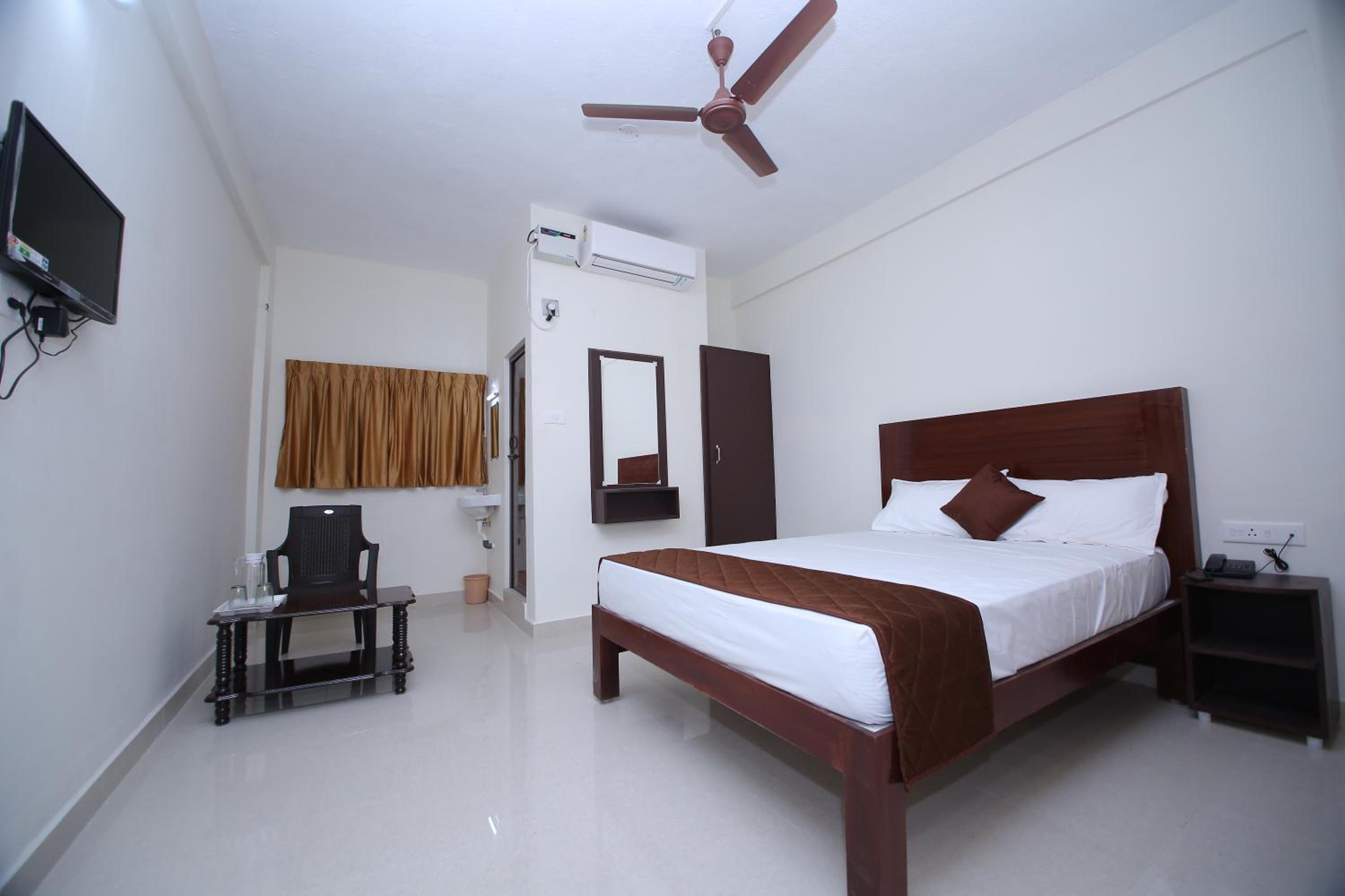 Deluxe Double Room - Photo 19