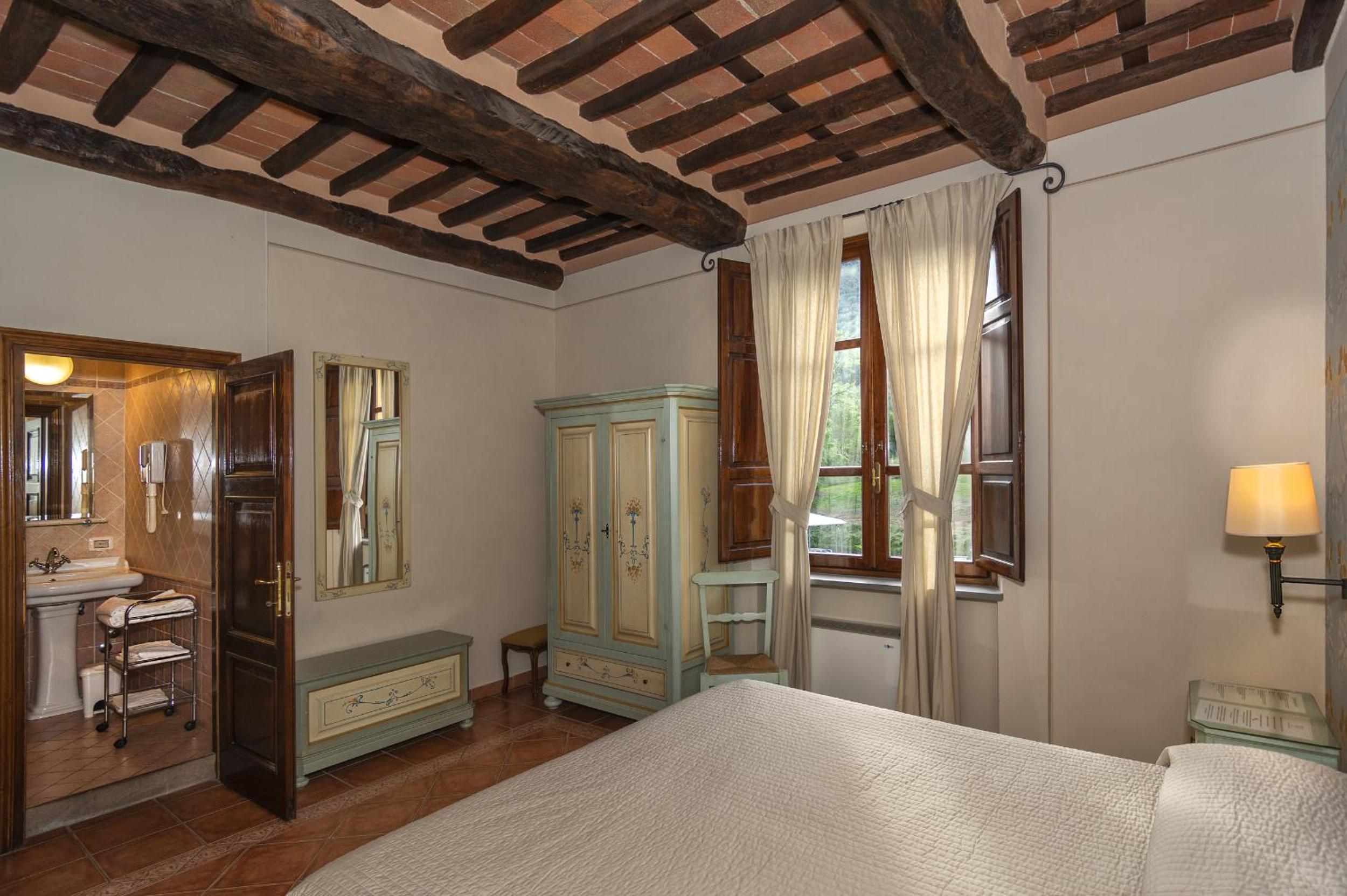Deluxe Double Room - Photo 13