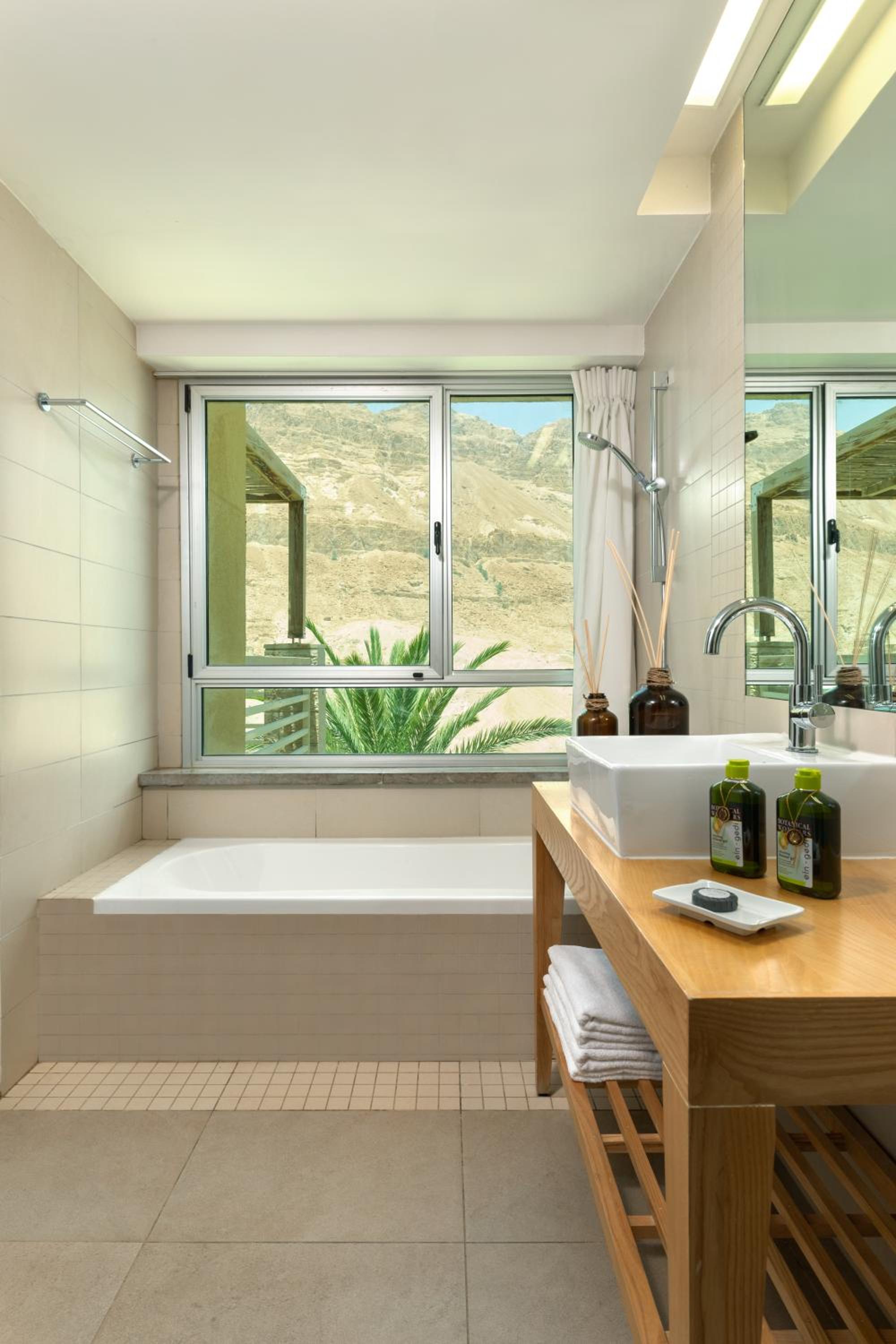 Deluxe Double or Twin Room with Terrace - Photo 2
