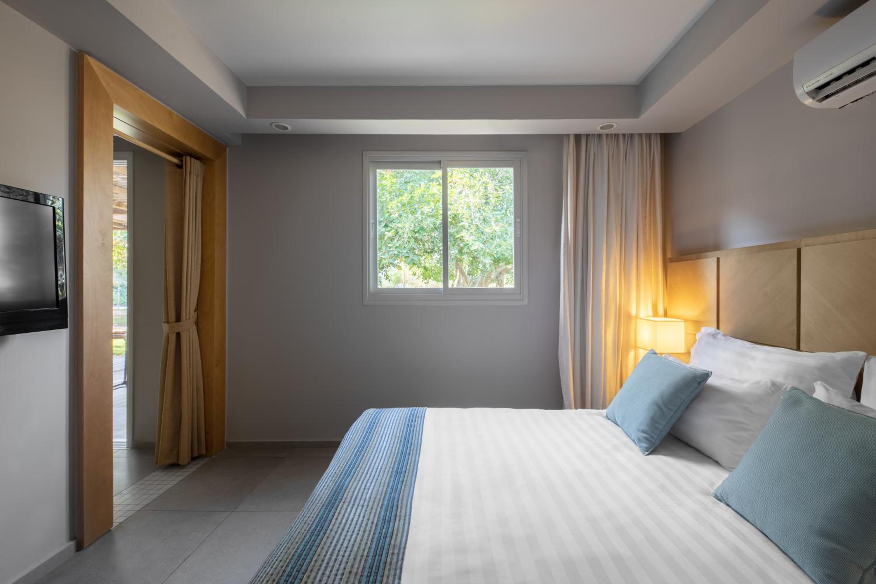 Junior Suite with Terrace - Photo 15