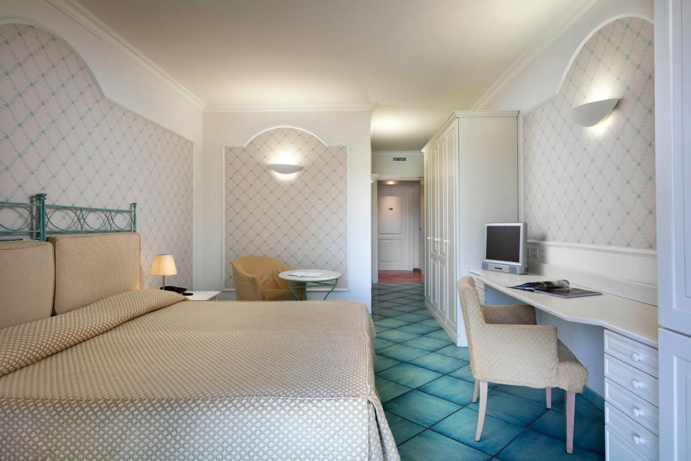 Classic Double or Twin Room - Photo 7