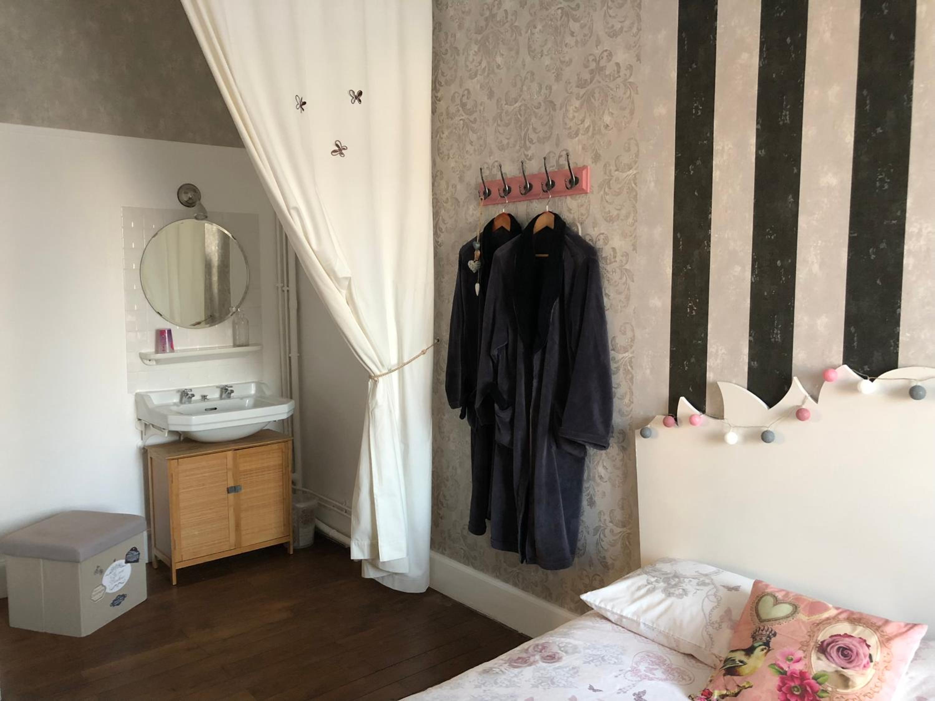 Double Room - Photo 7
