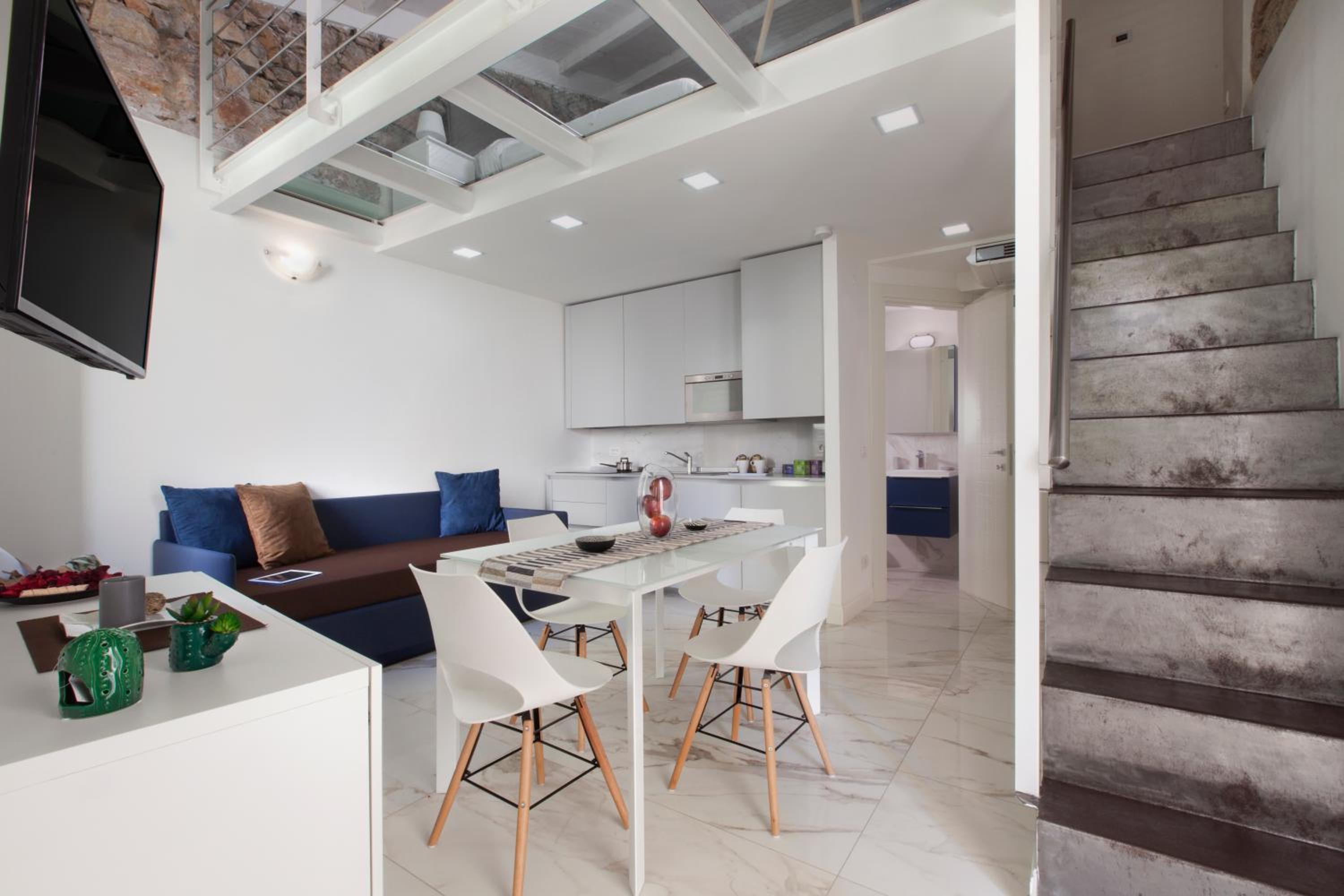 Apartment - Split Level photo 2