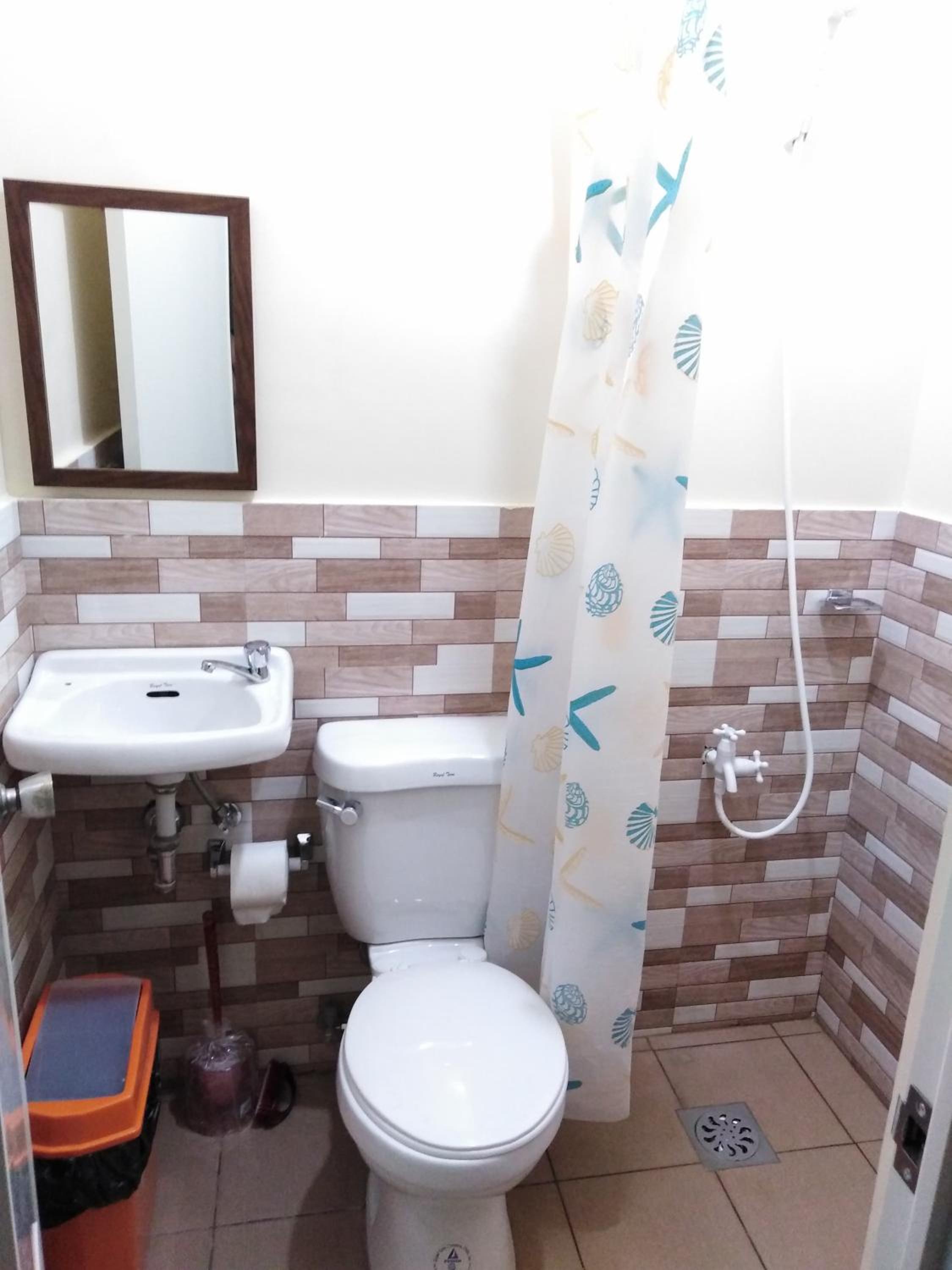Standard Twin Room - Photo 9