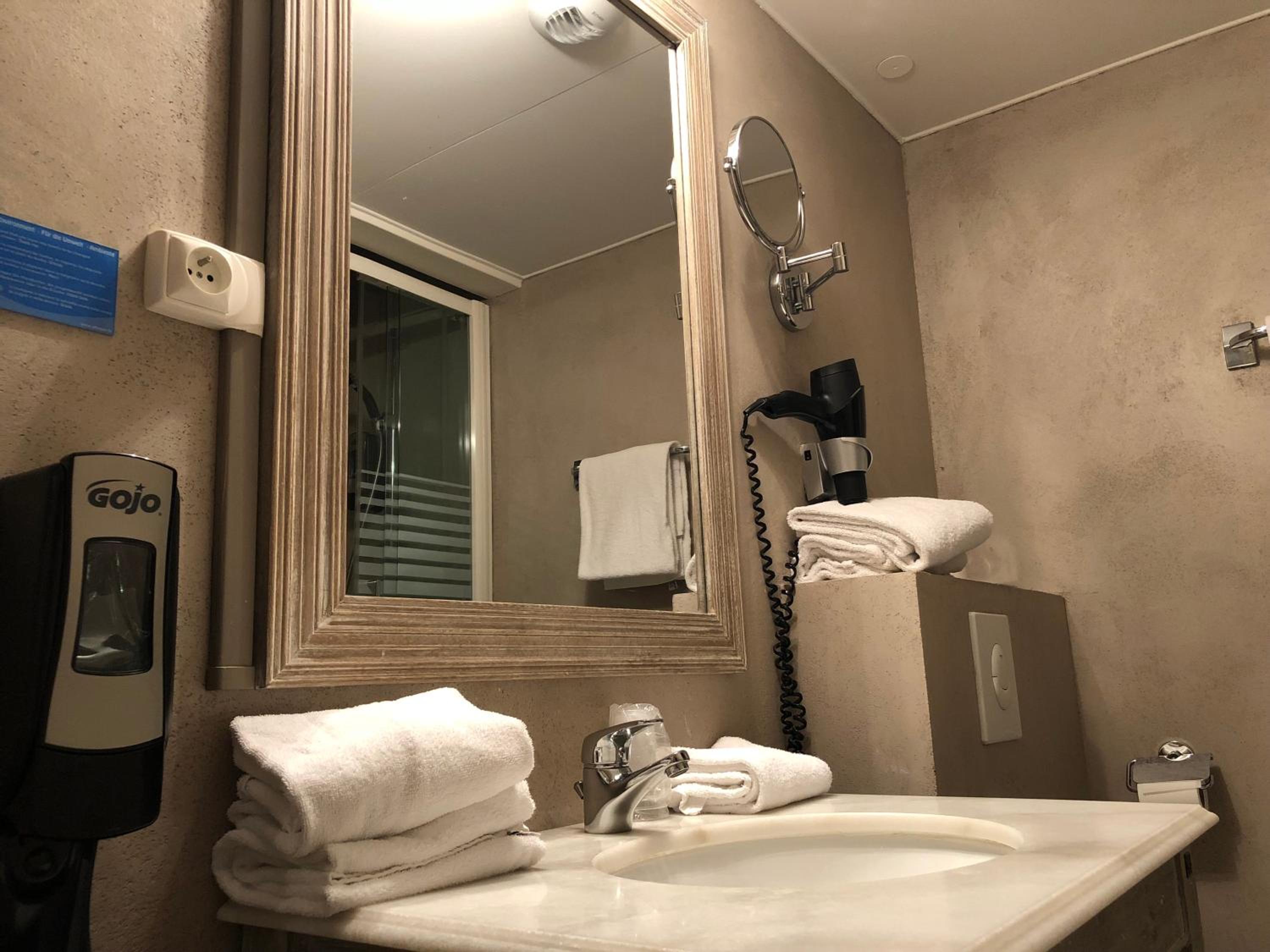 Comfort Queen Room - Photo 6