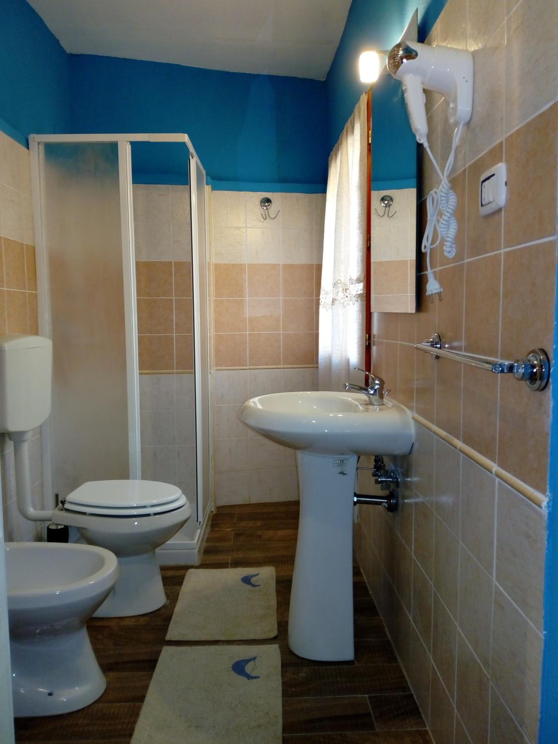 Twin Room with Private Bathroom photo 2