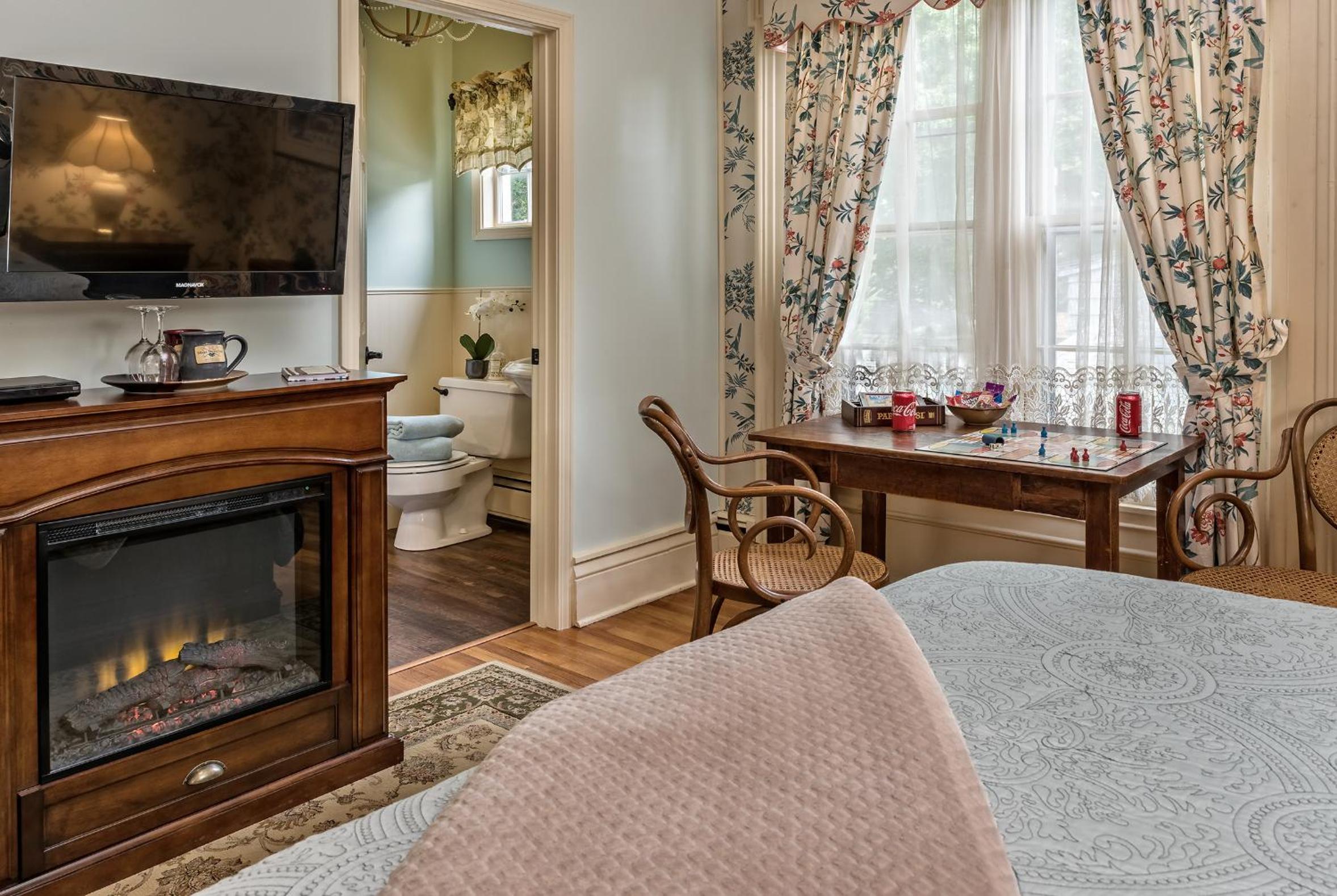 Deluxe King Room photo 2