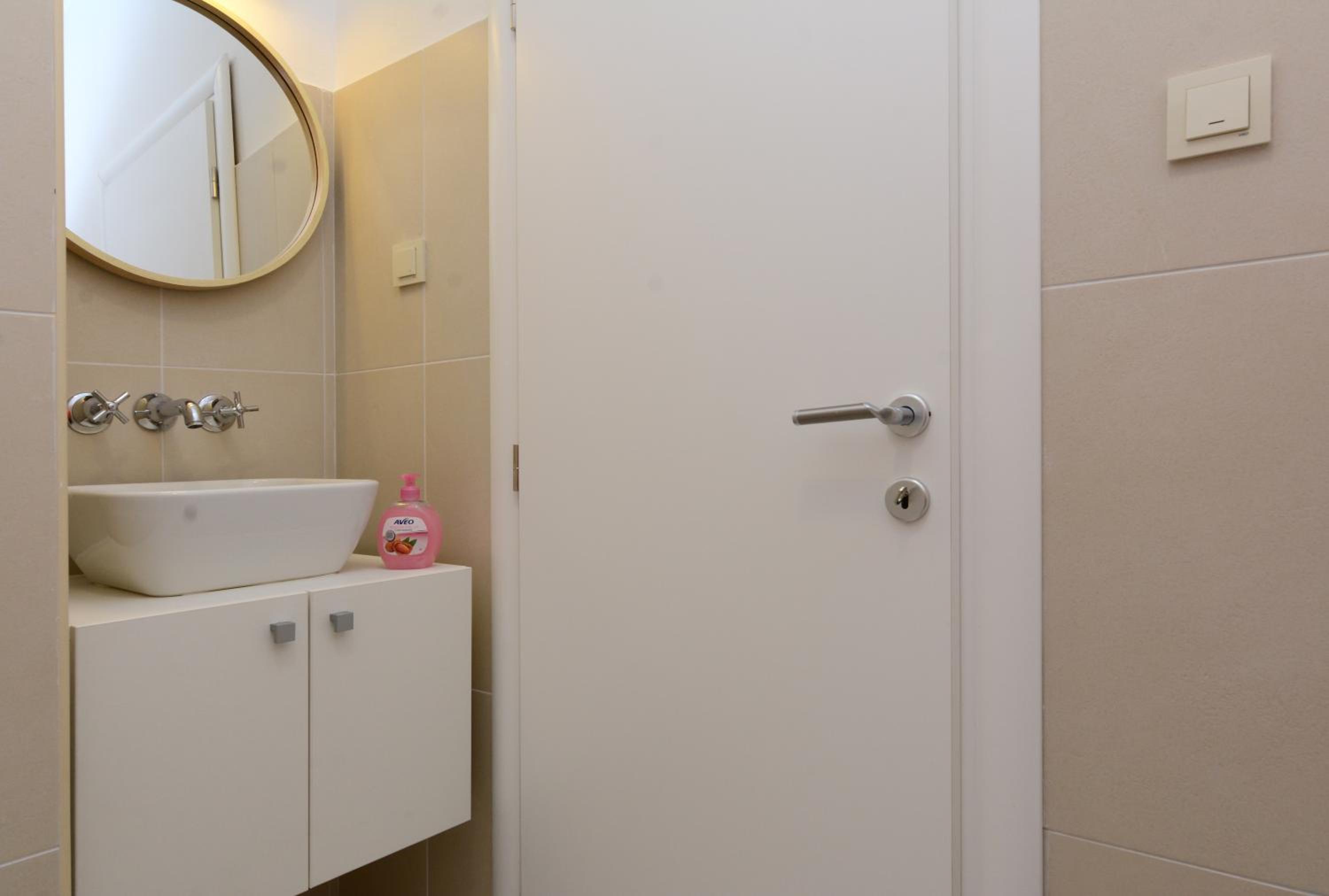 Deluxe King Room - Photo 2