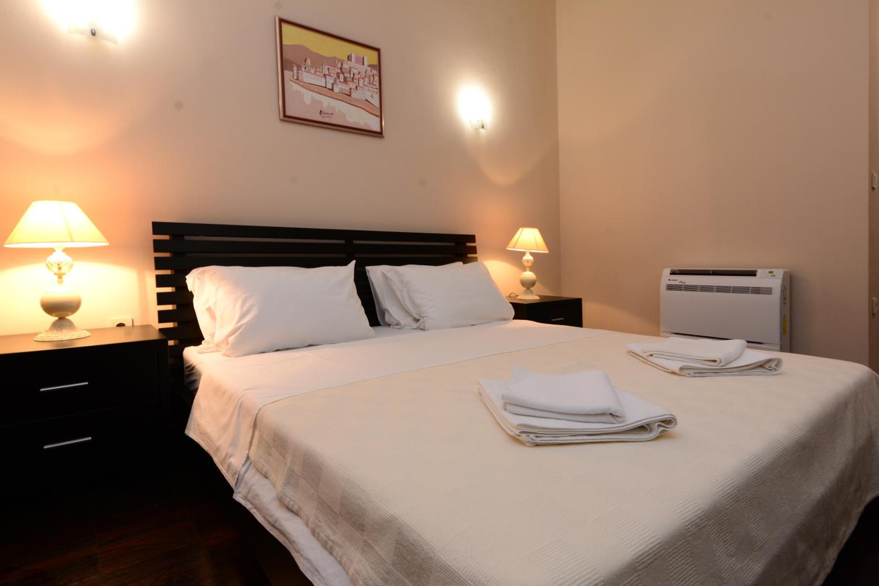 Deluxe King Room photo 2