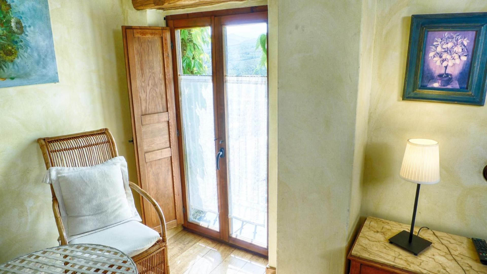 Twin Room with Private Bathroom - Photo 15