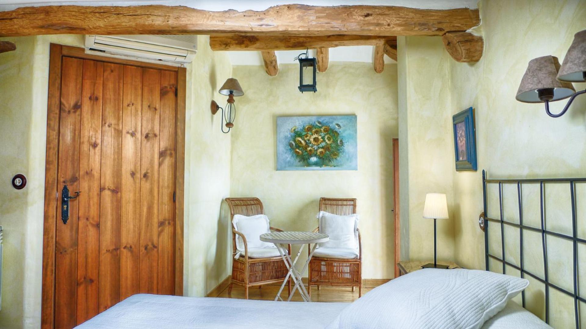 Twin Room with Private Bathroom - Photo 19