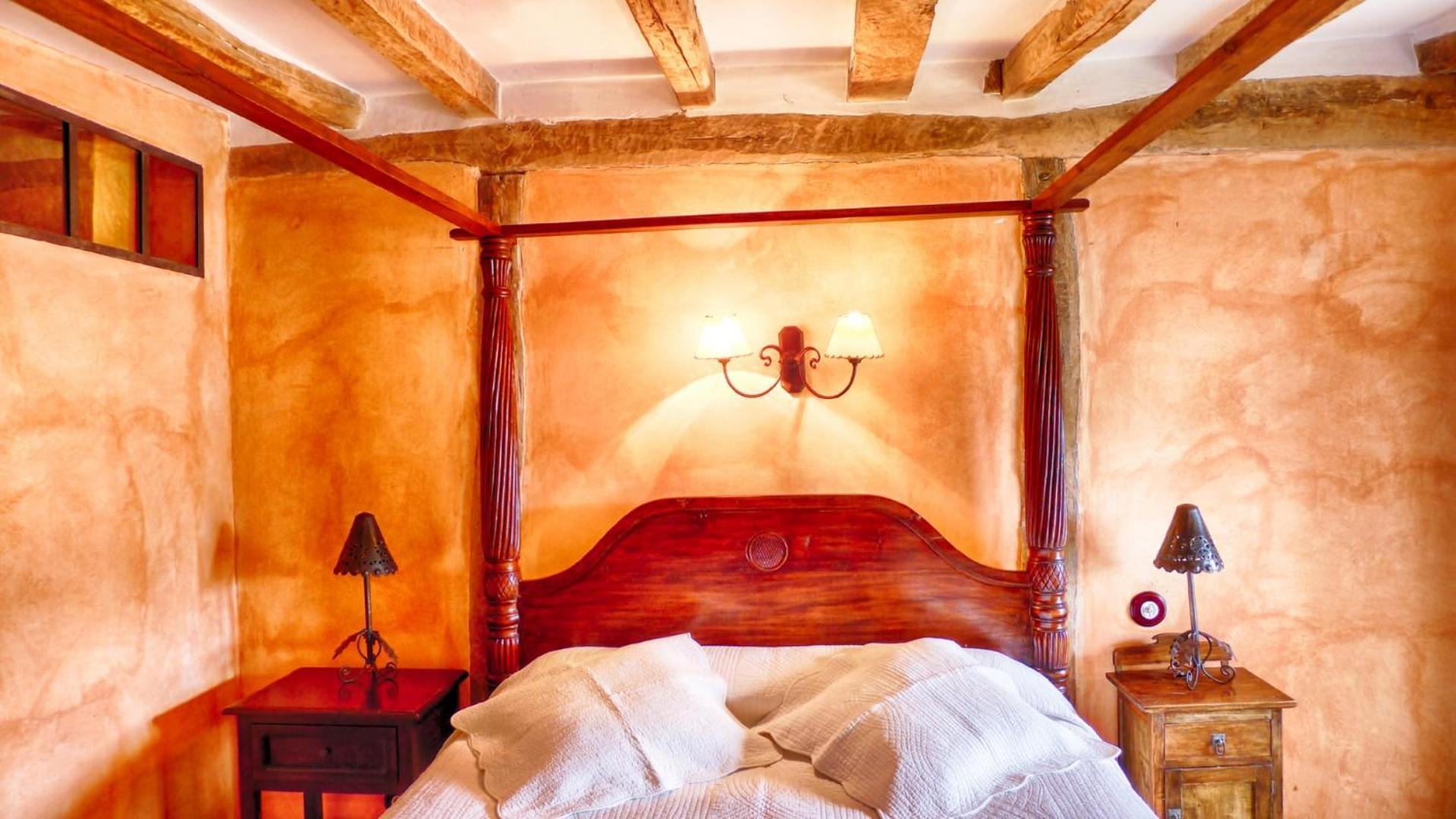 Double Room with Private Bathroom - Photo 14