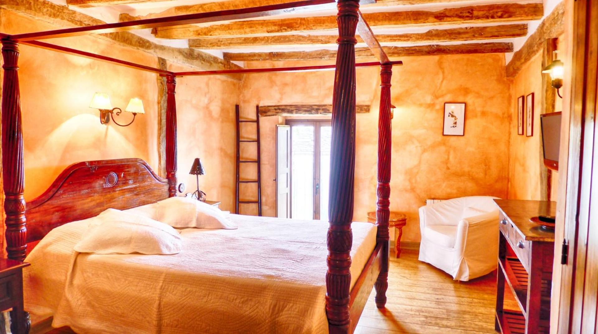 Double Room with Private Bathroom - Photo 8