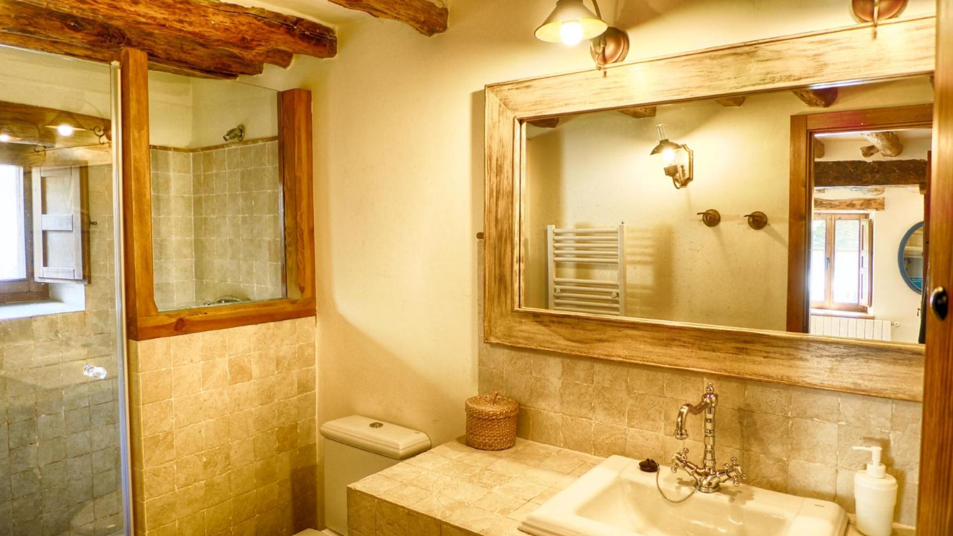 Double Room with Private Bathroom - Photo 3