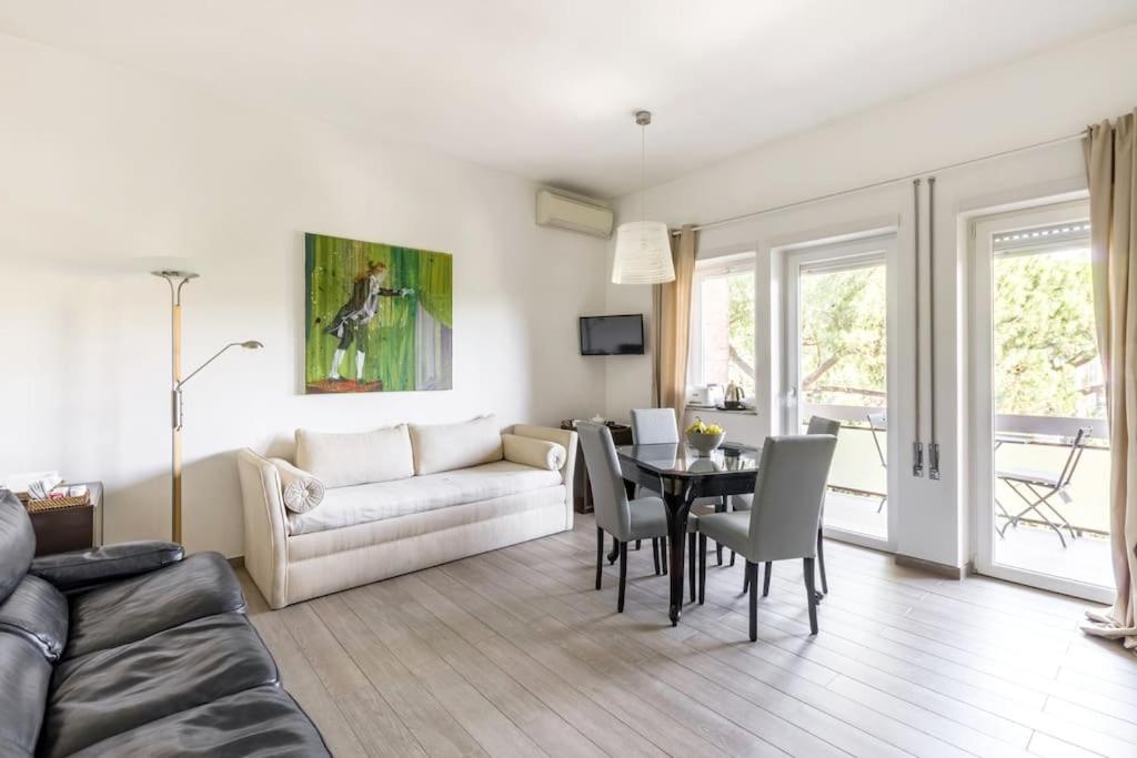 Apartment with Garden View
