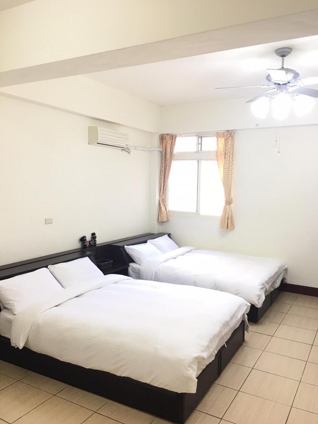 Standard Queen Room with Two Queen Beds photo 1