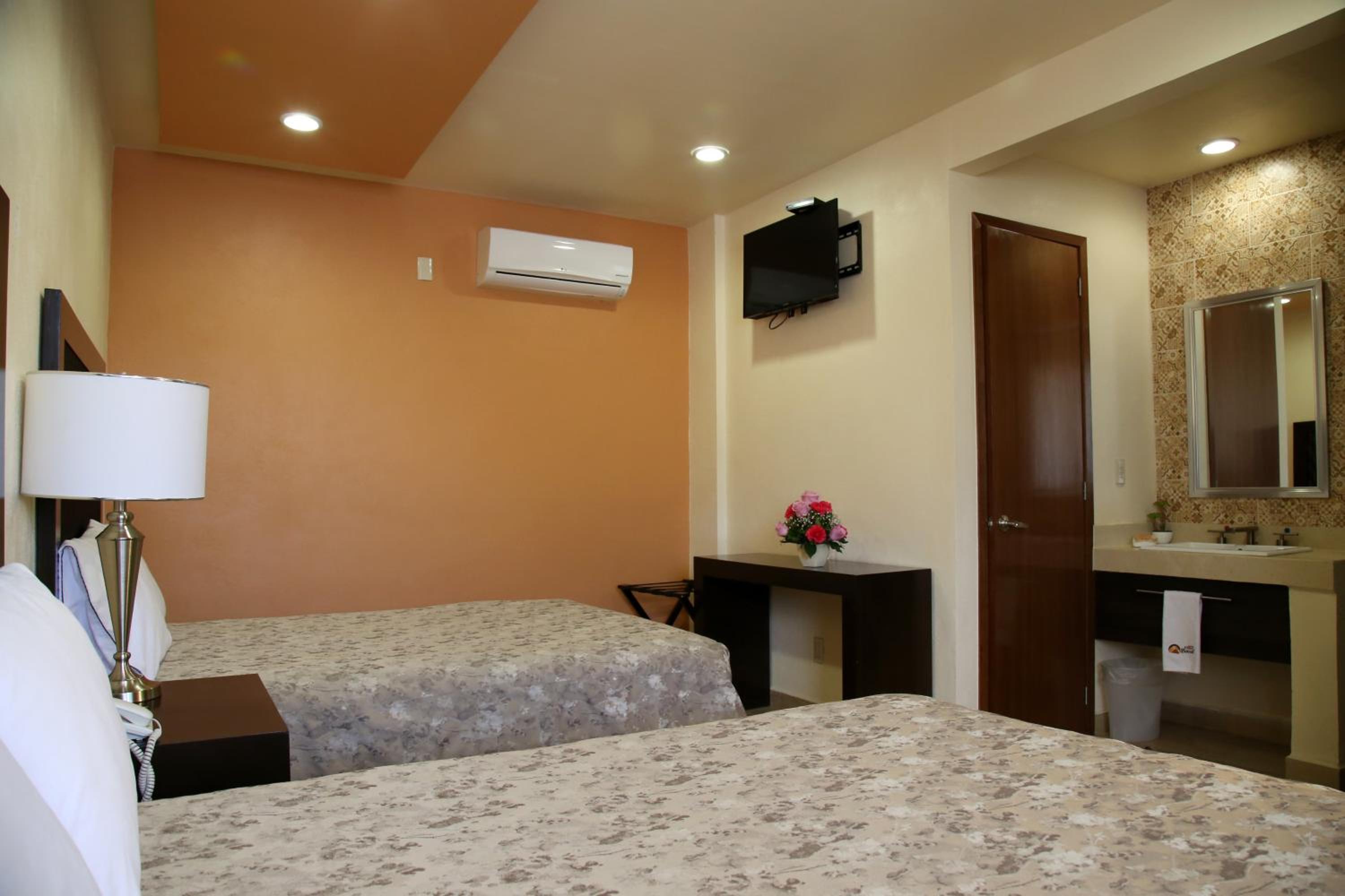 Double Room with Two Double Beds photo 1