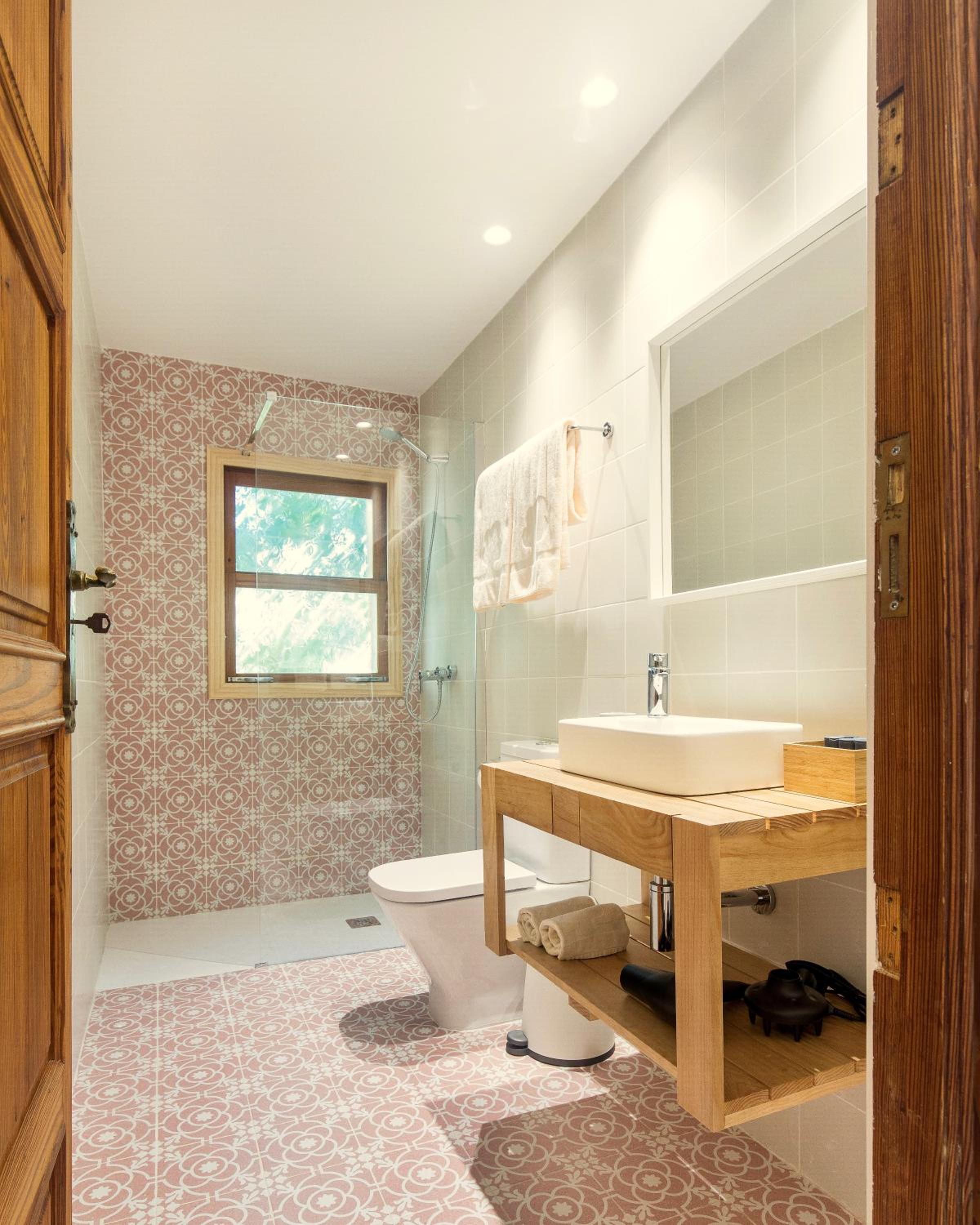 Double Room with Private External Bathroom photo 2