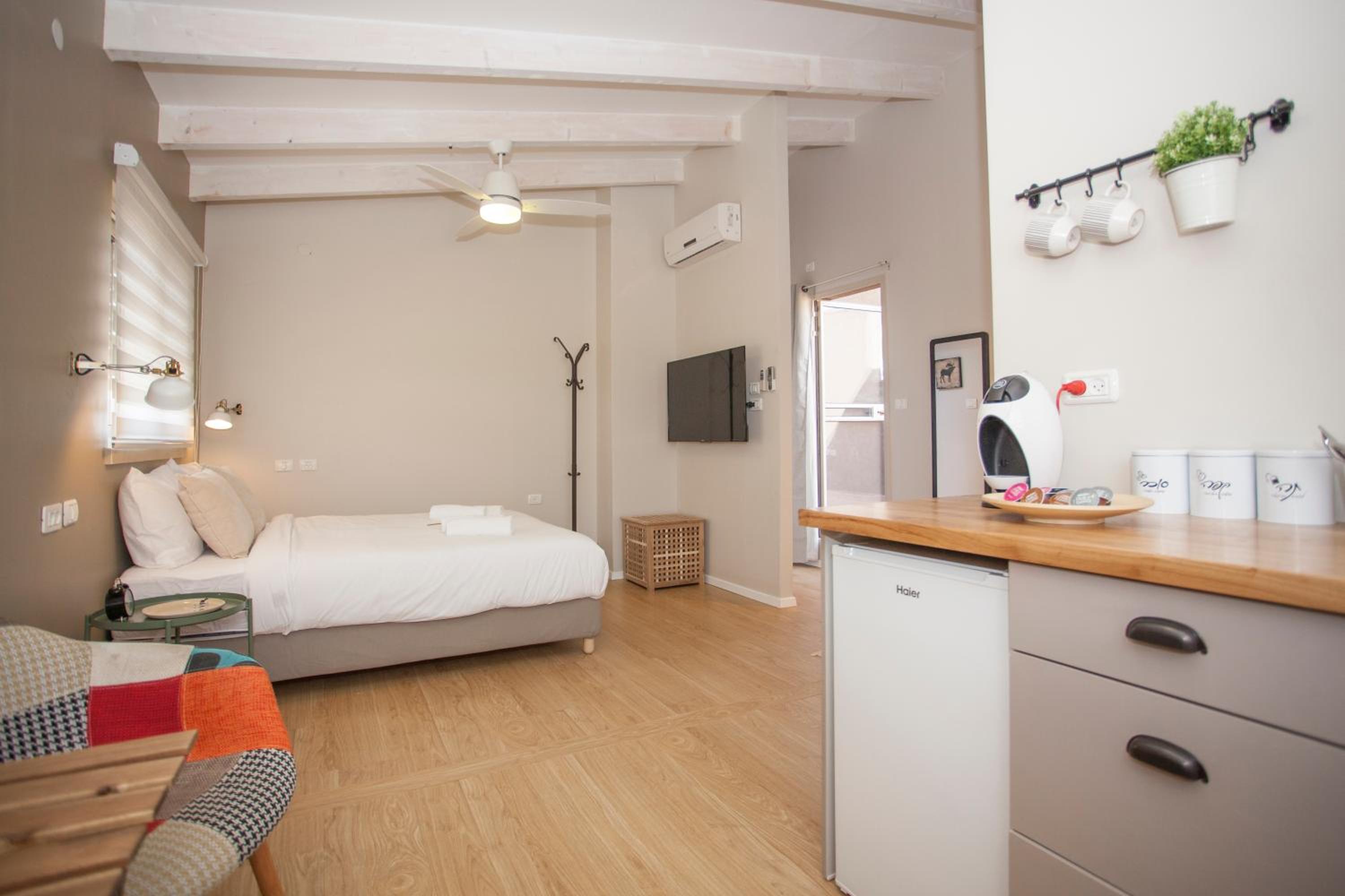 Suite with Balcony - Photo 12
