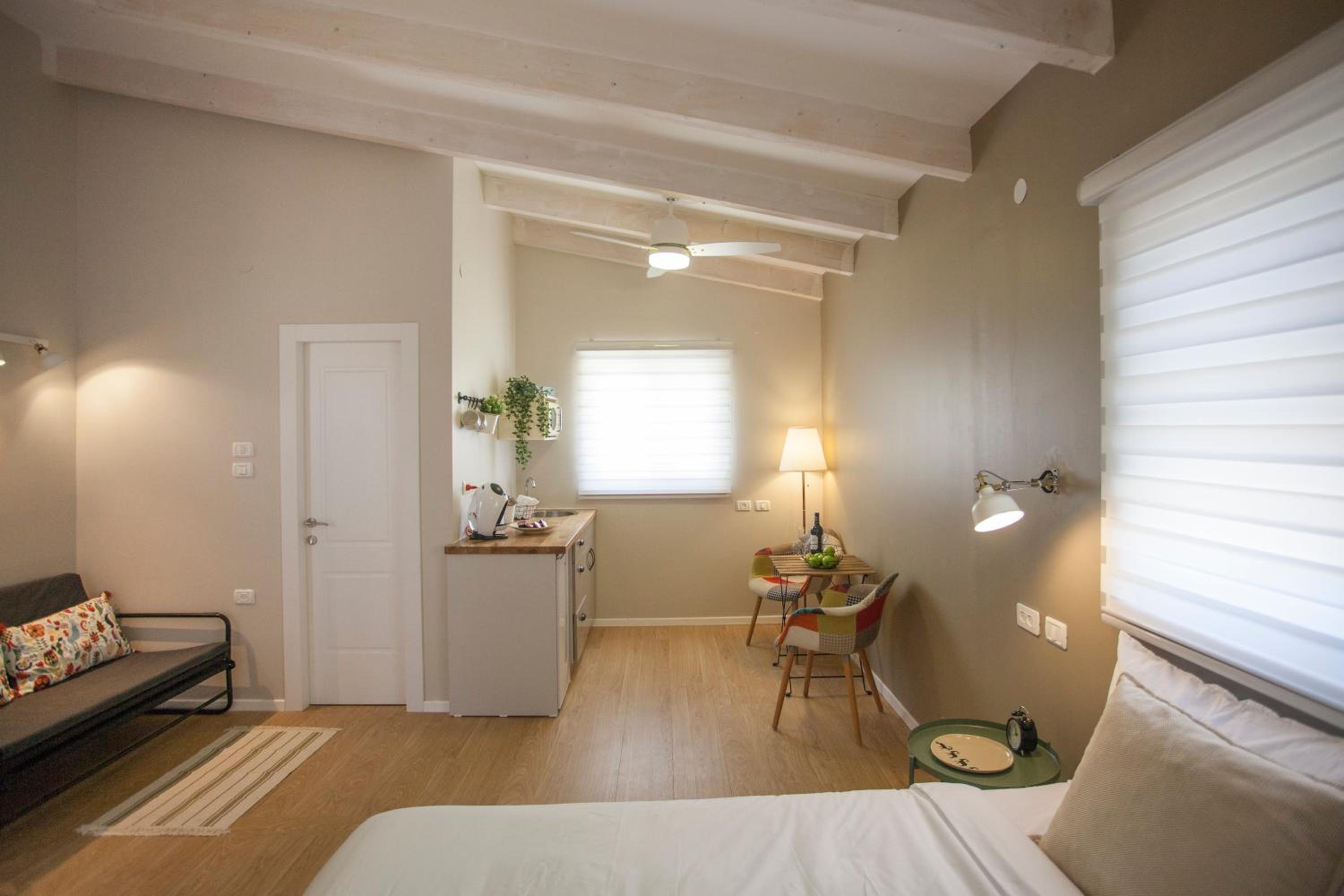 Suite with Balcony - Photo 9