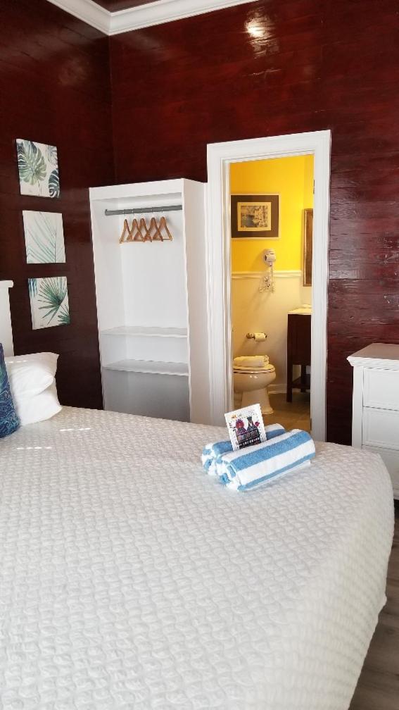 Deluxe King Room - Photo 7
