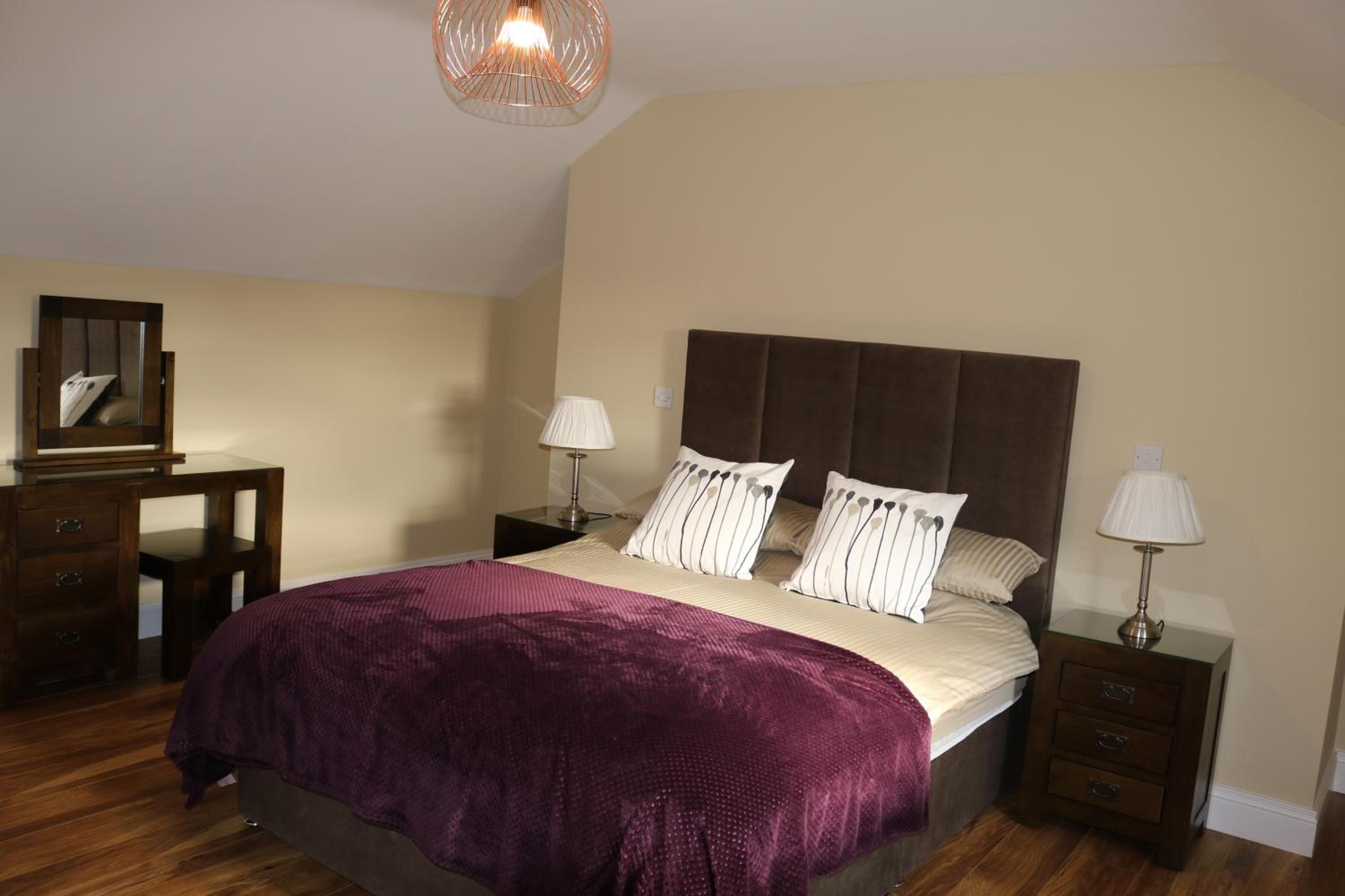 Three-Bedroom House photo 3