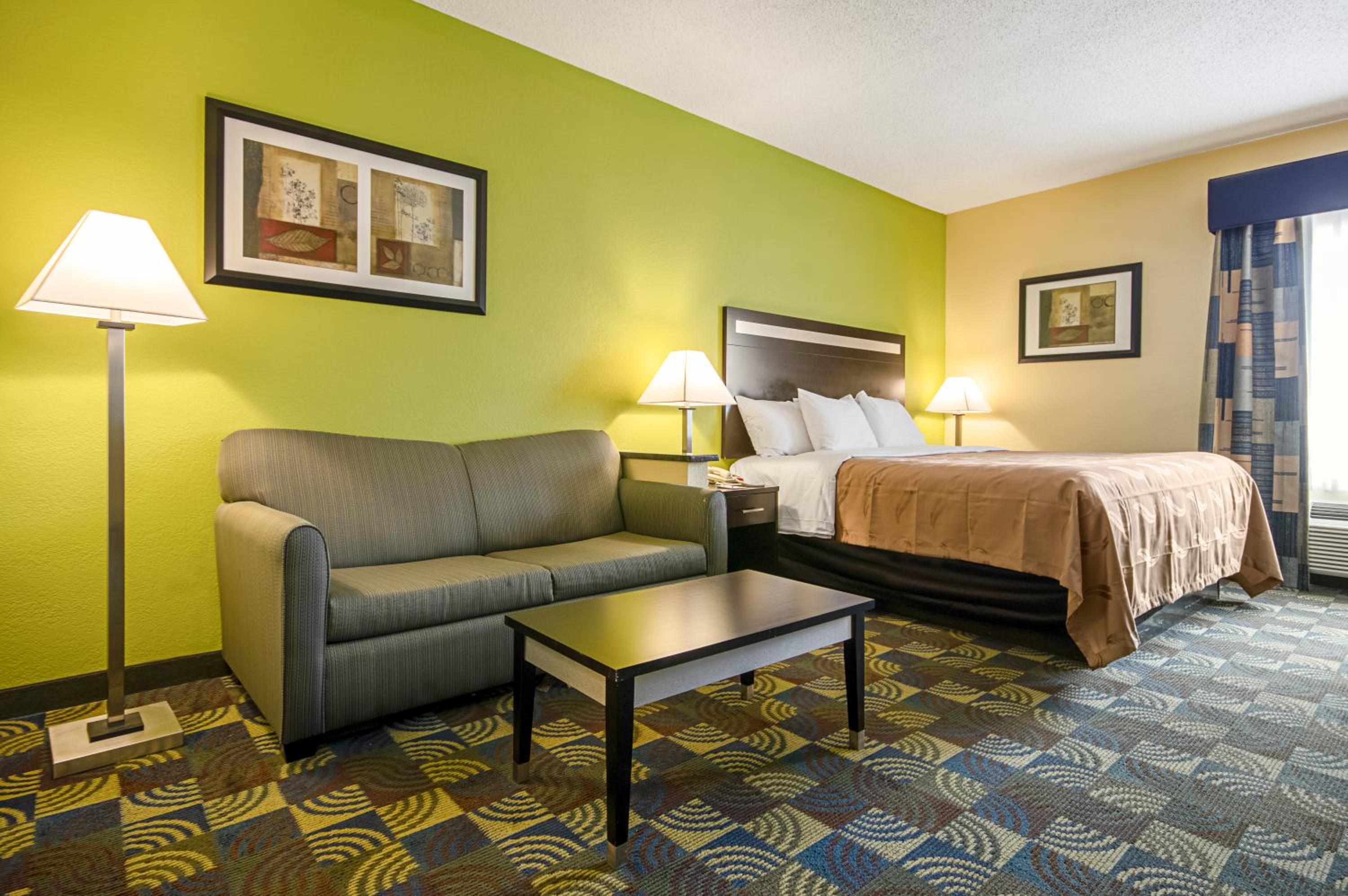 King Suite with Sofa Bed - Non-Smoking - Photo 1