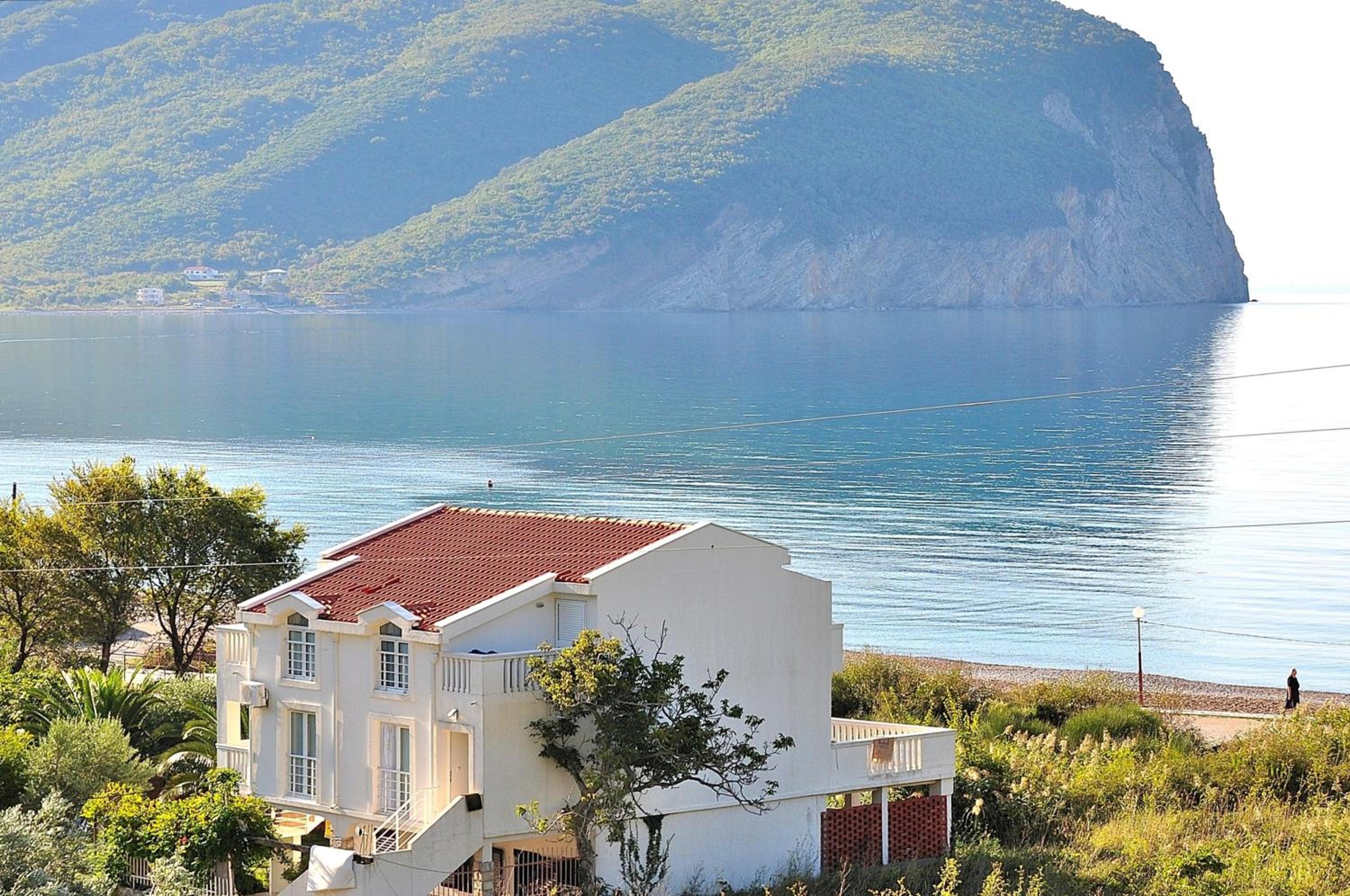 One-Bedroom Apartment with Sea View and Terrace