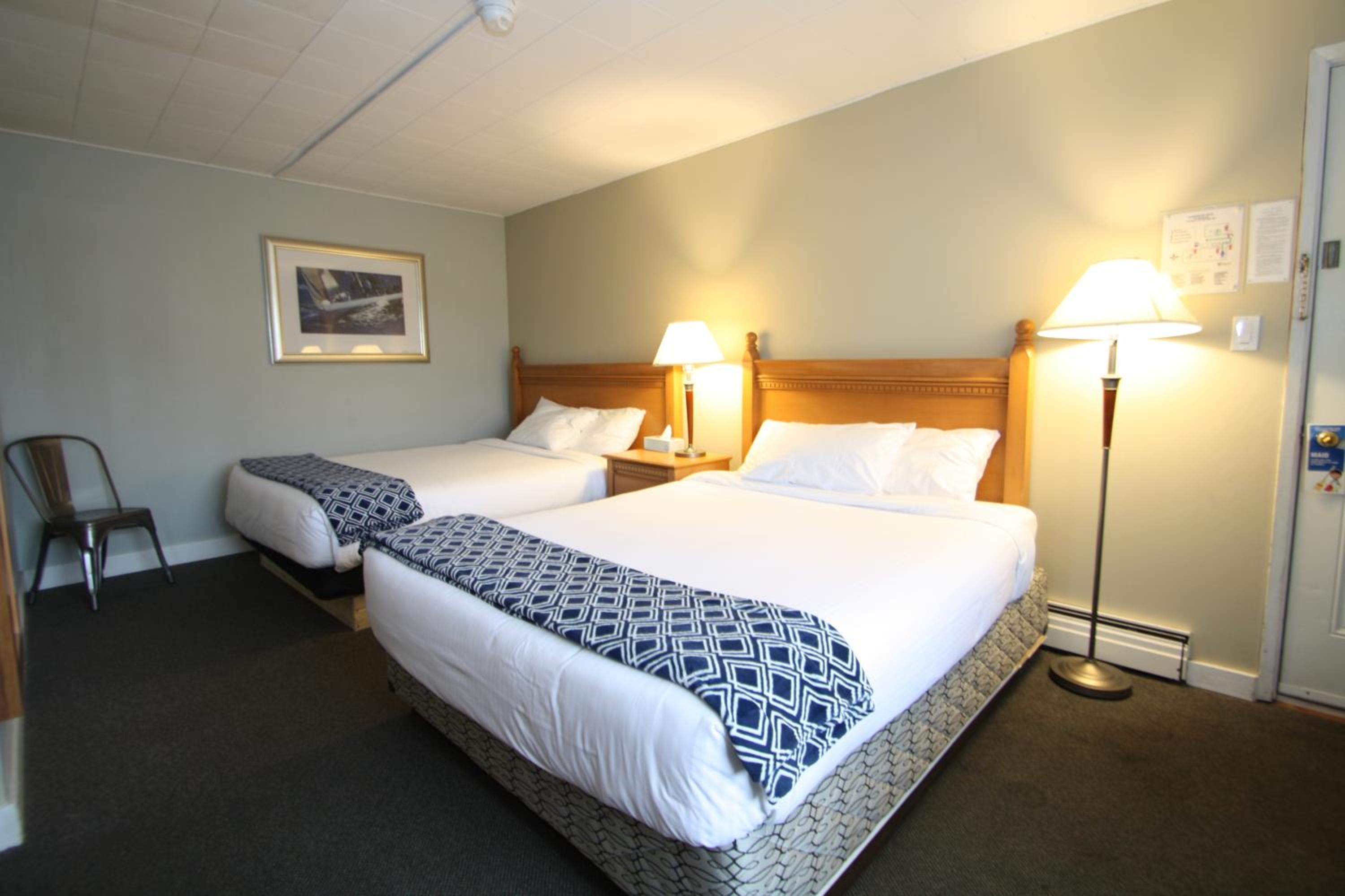 Deluxe Queen Room with Two Queen Beds photo 1