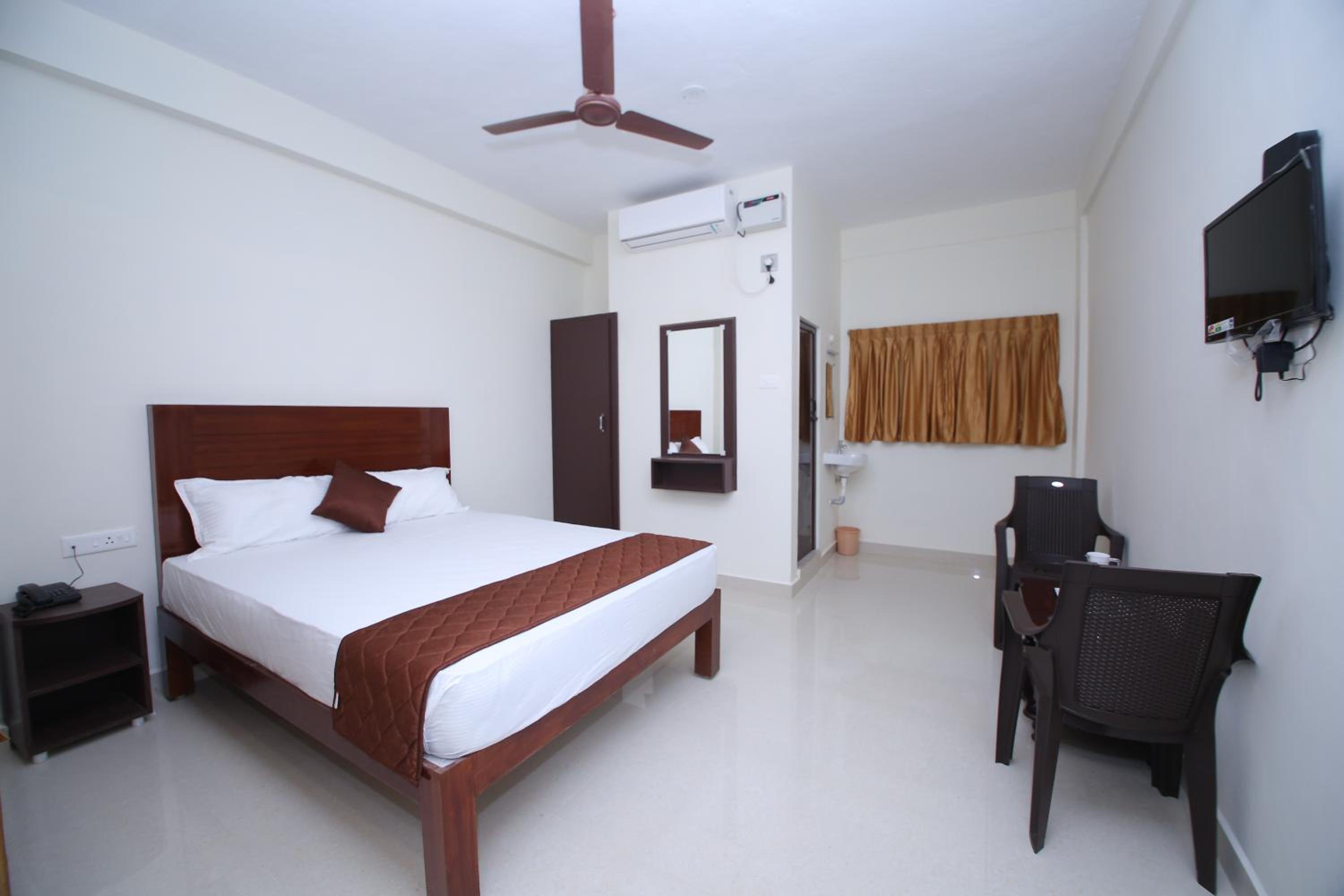 Deluxe Double Room - Photo 18