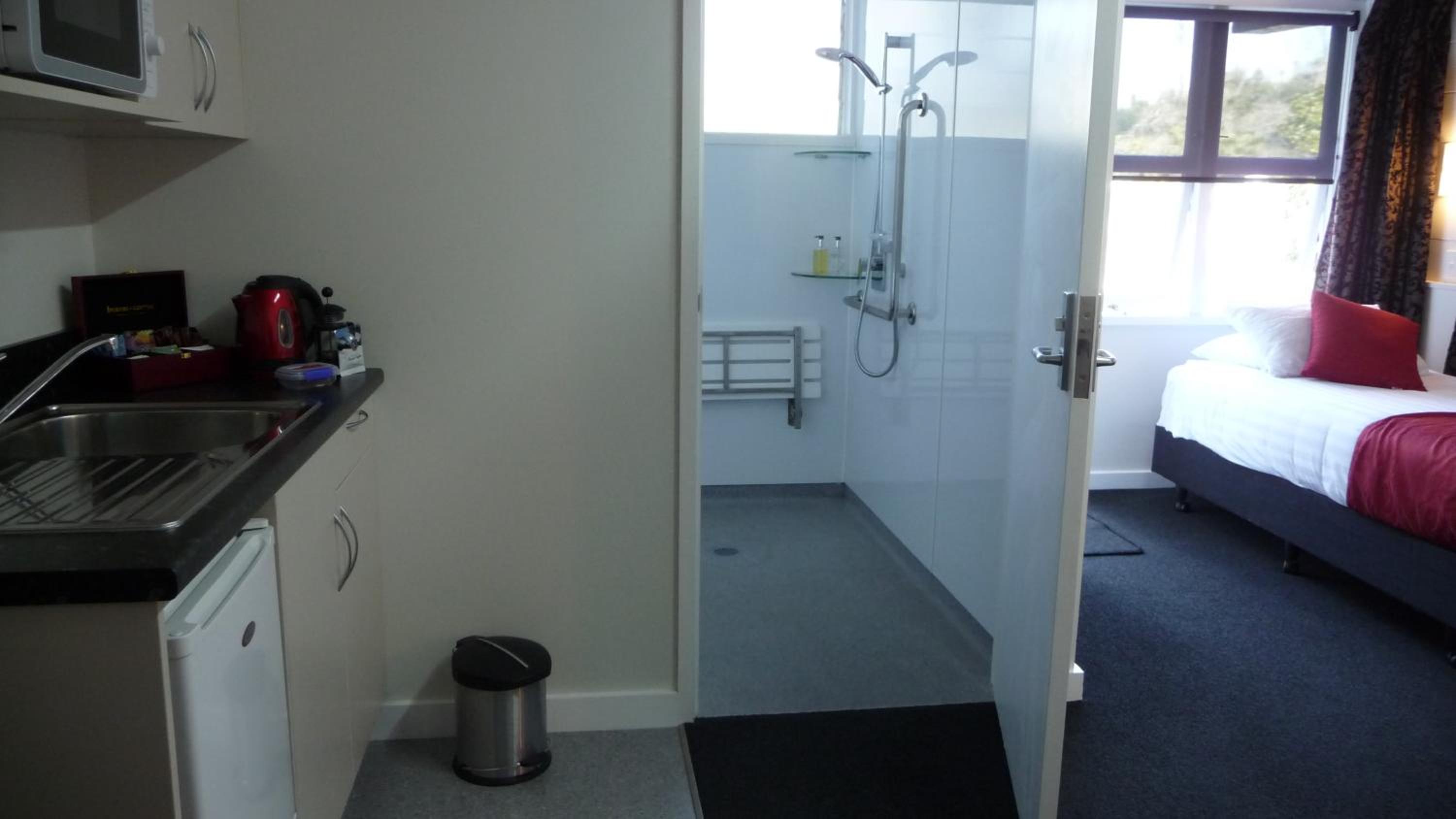 Twin Room - Disability Access photo 3