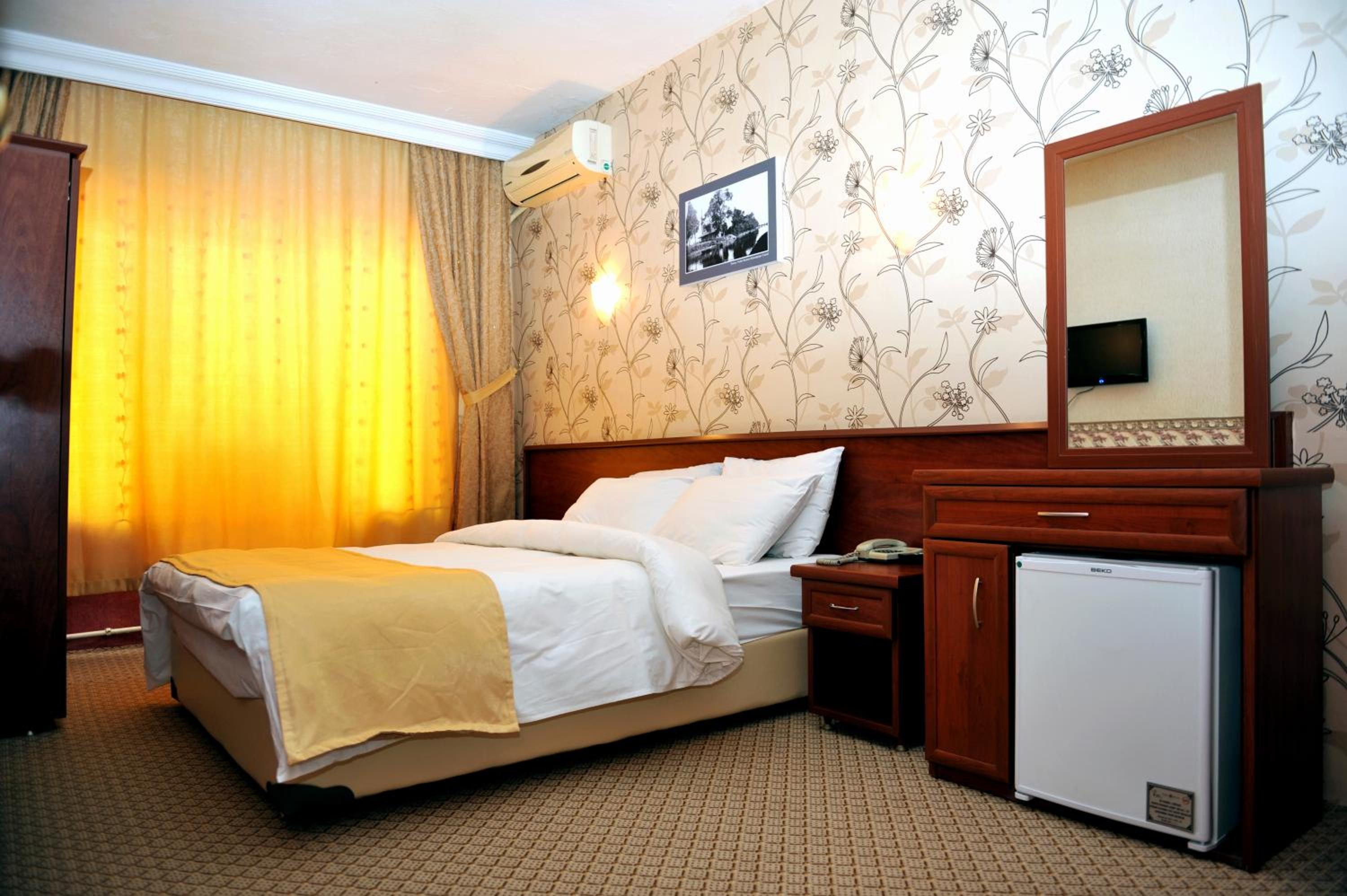 Standard Double or Twin Room - Photo 2