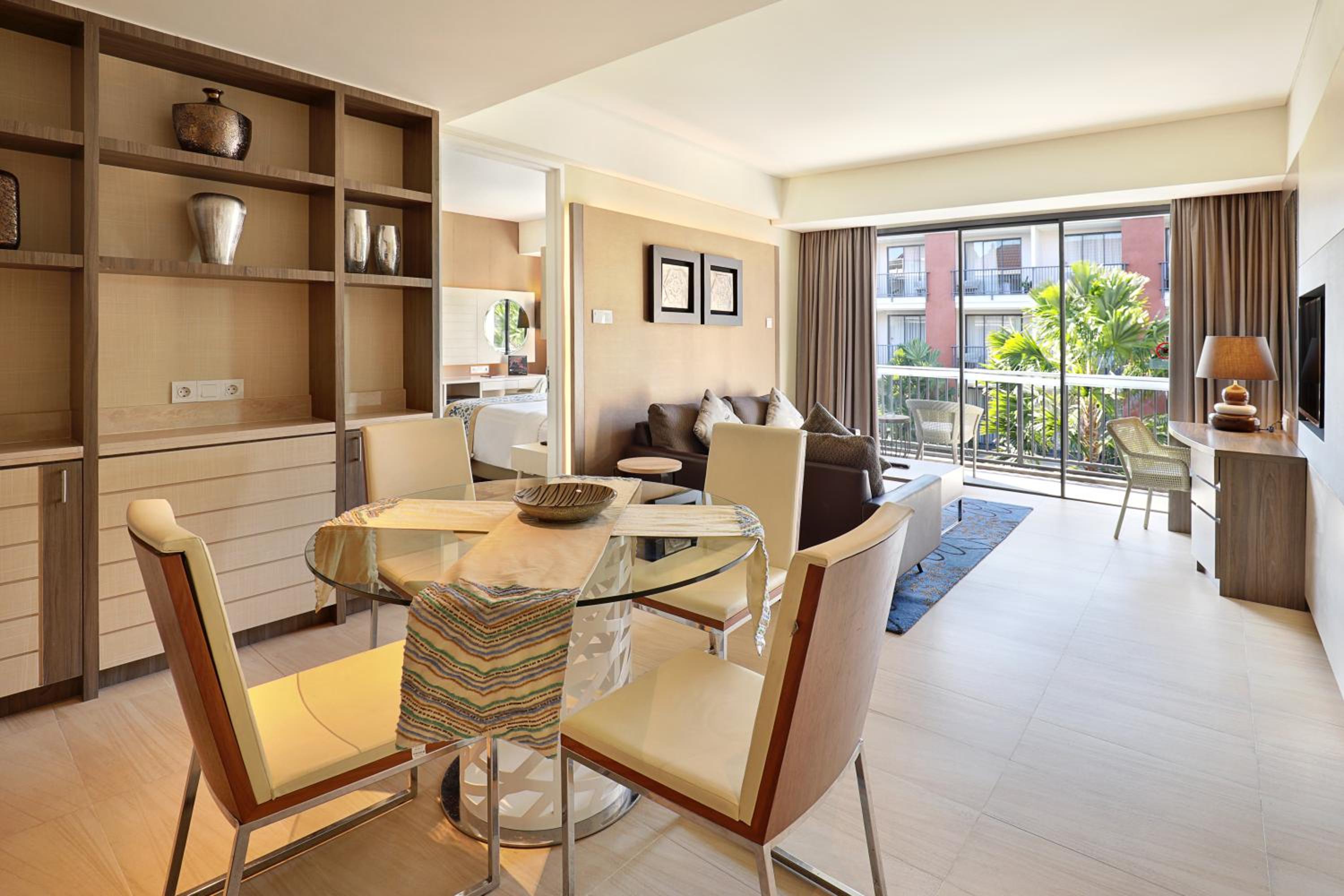 Suite Room with Pool View photo 1