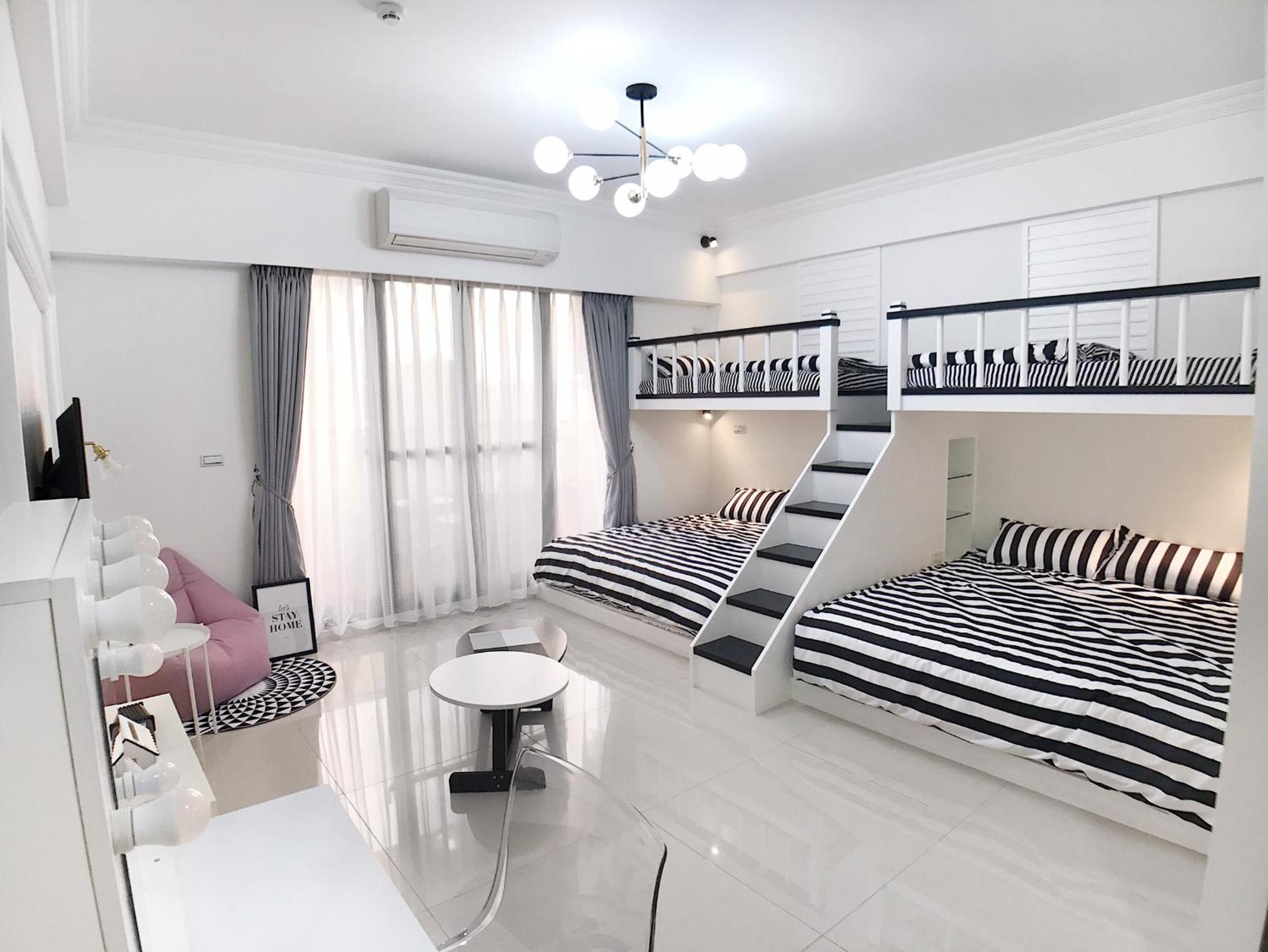 Deluxe Family Suite photo 1