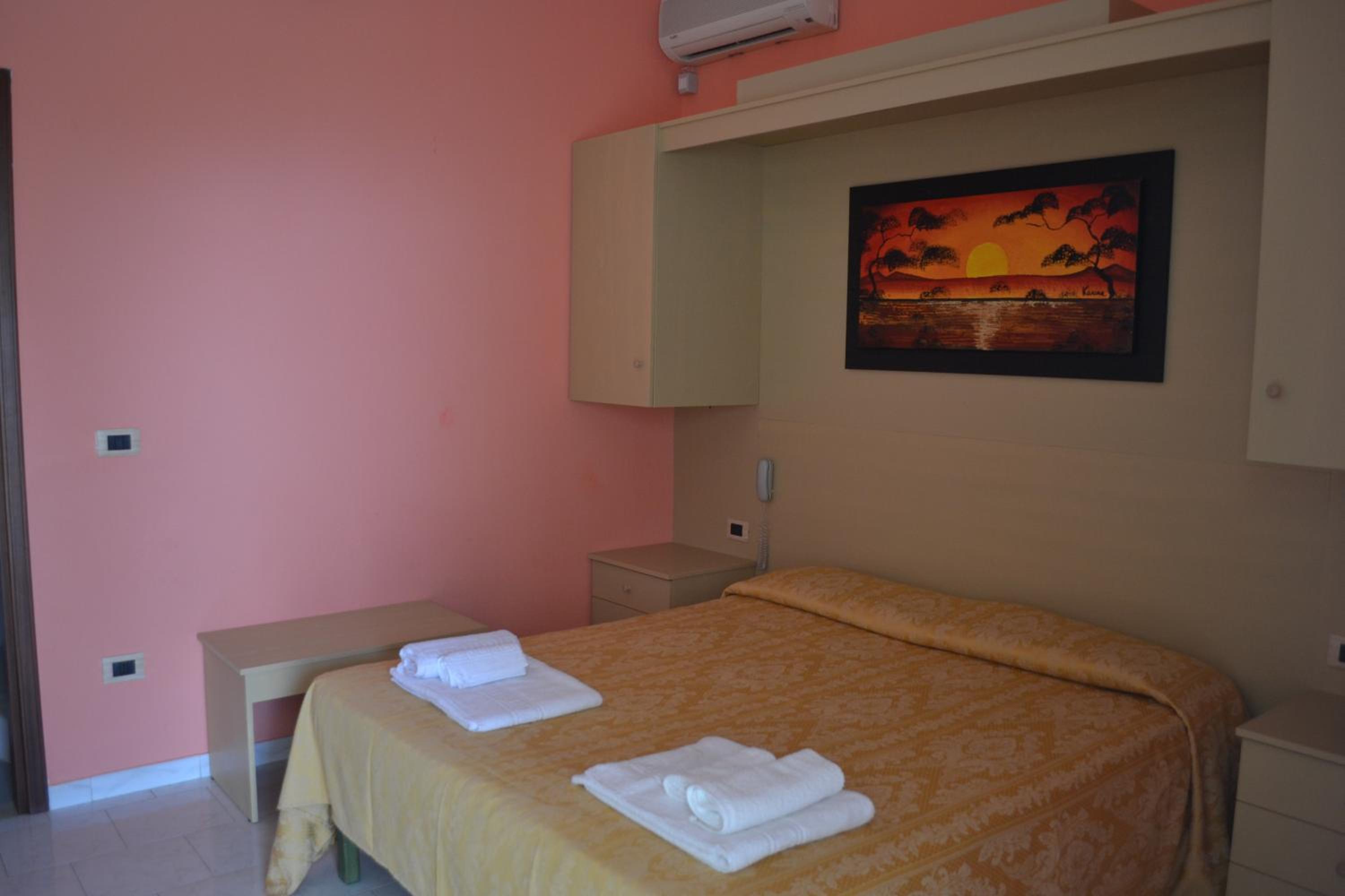 Double Room - Photo 6