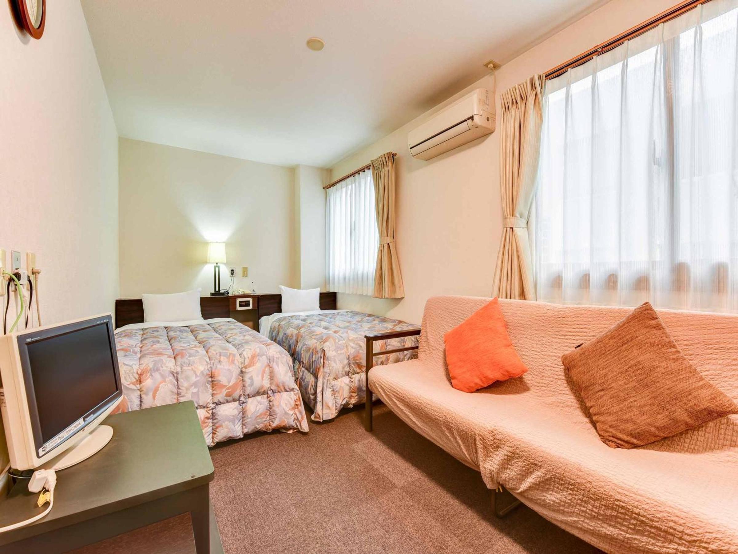 Economy Twin Room - Photo 1